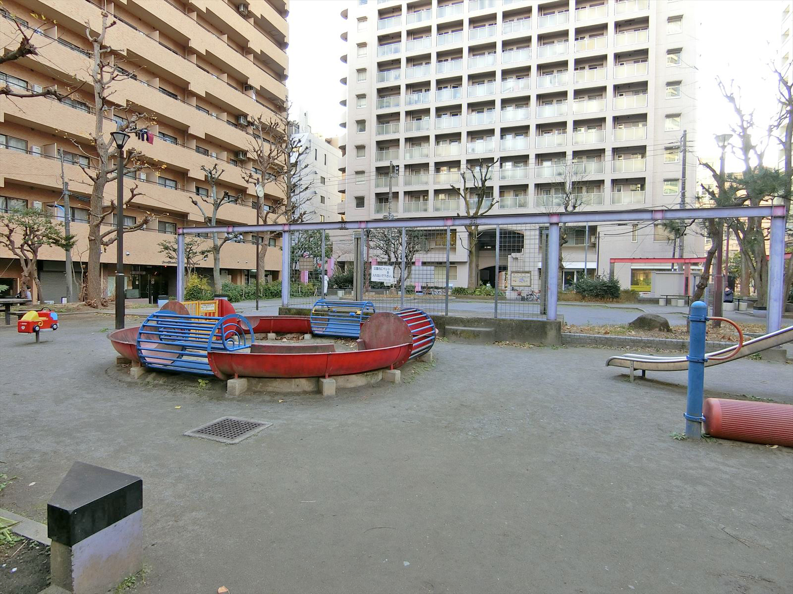 隣の花園東公園
