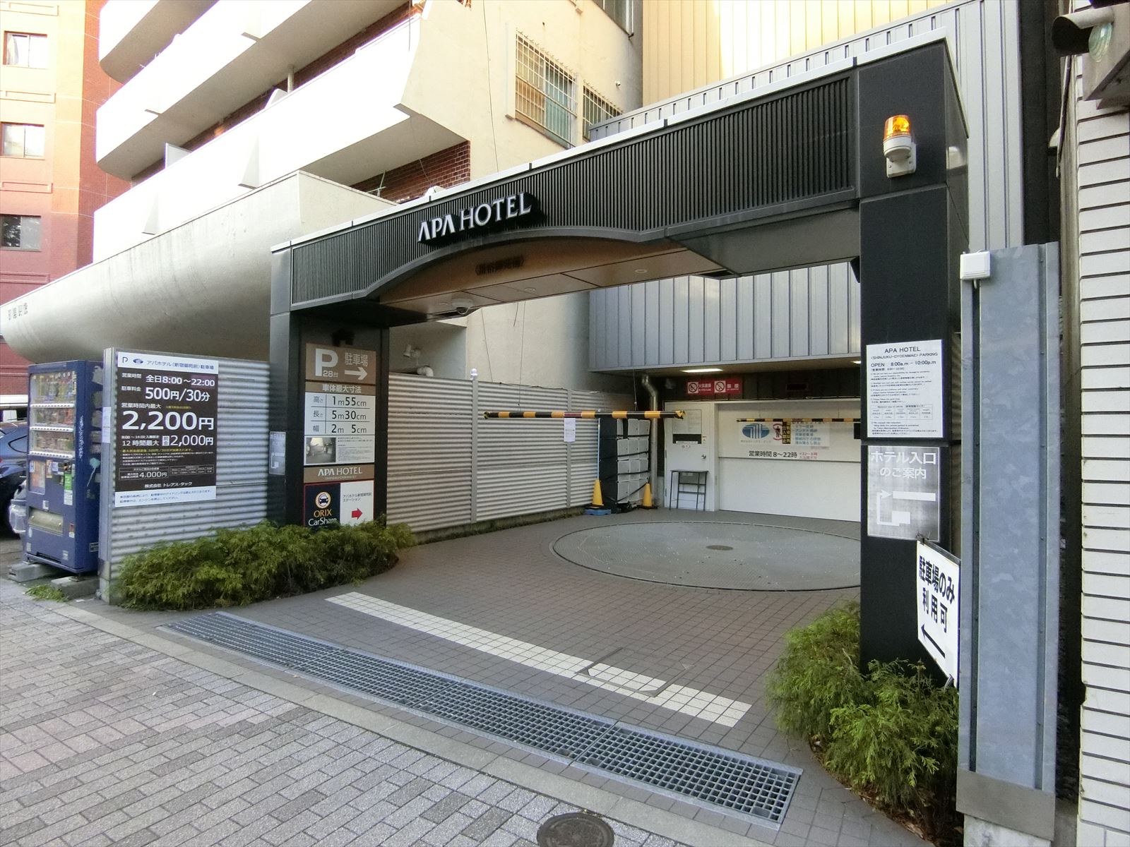 近くの大型駐車場