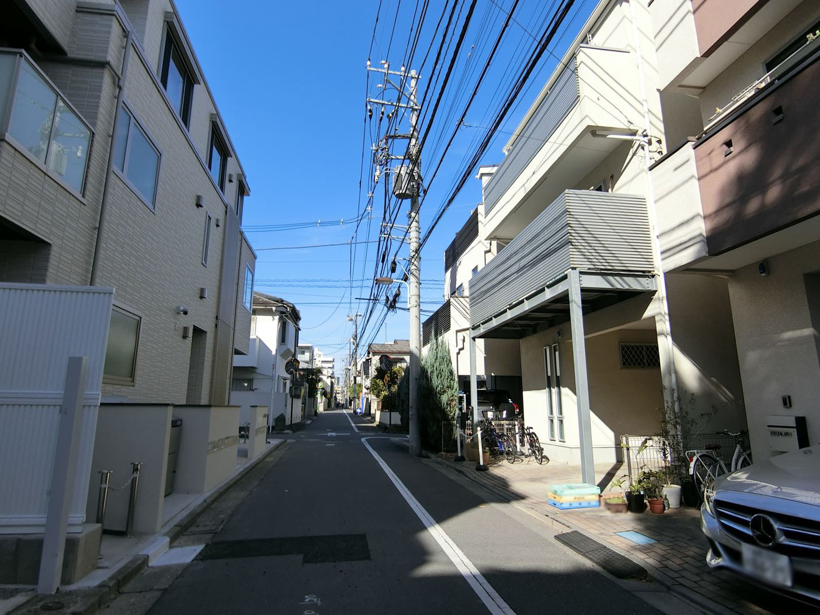 周辺は住宅街