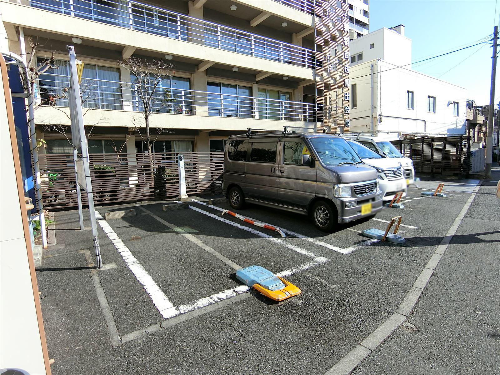 ビル前のコインパーキング
