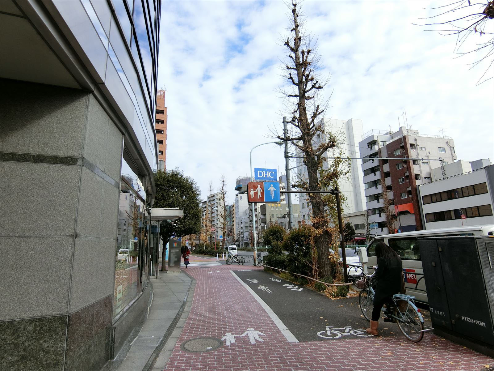 サイオスビル前面の通り