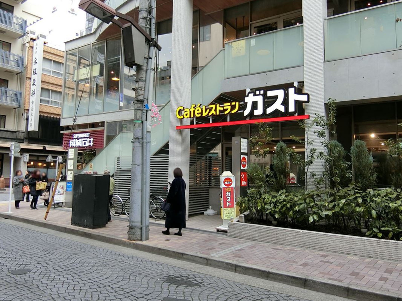 至近のガスト麻布十番店