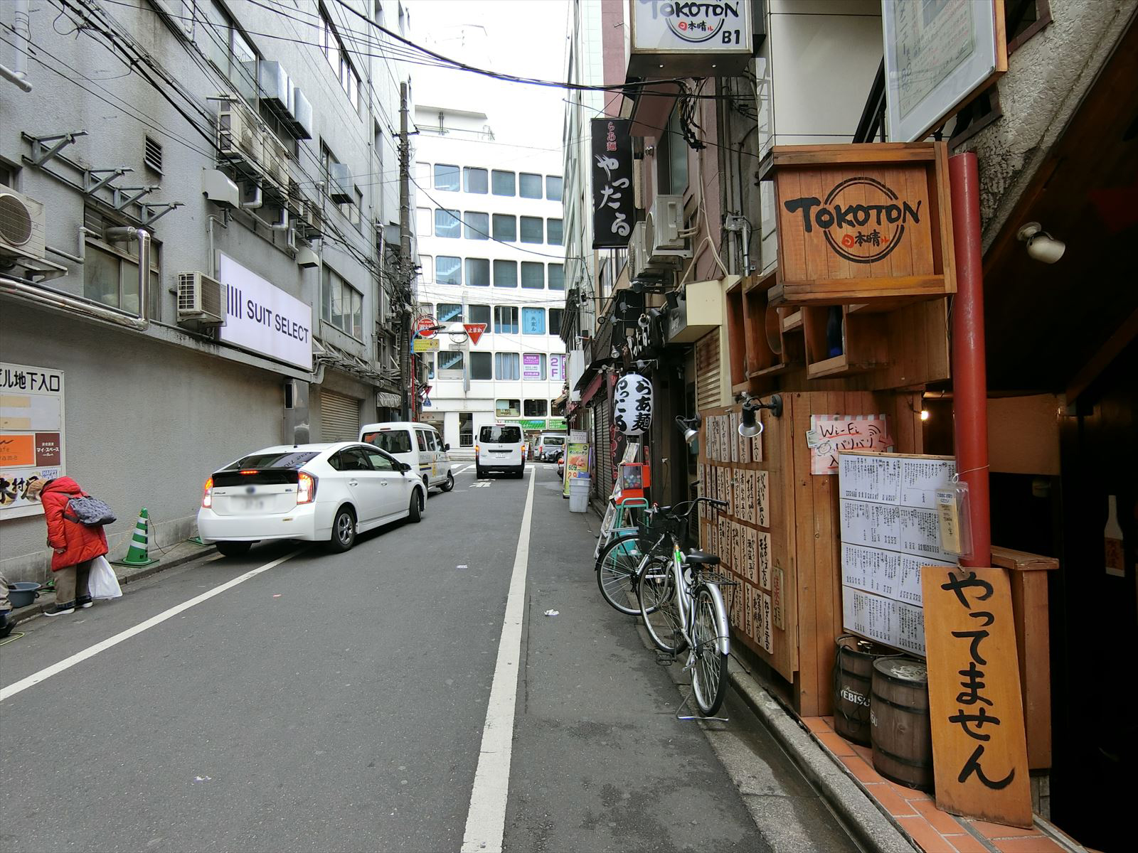 柏ビル前面の通り