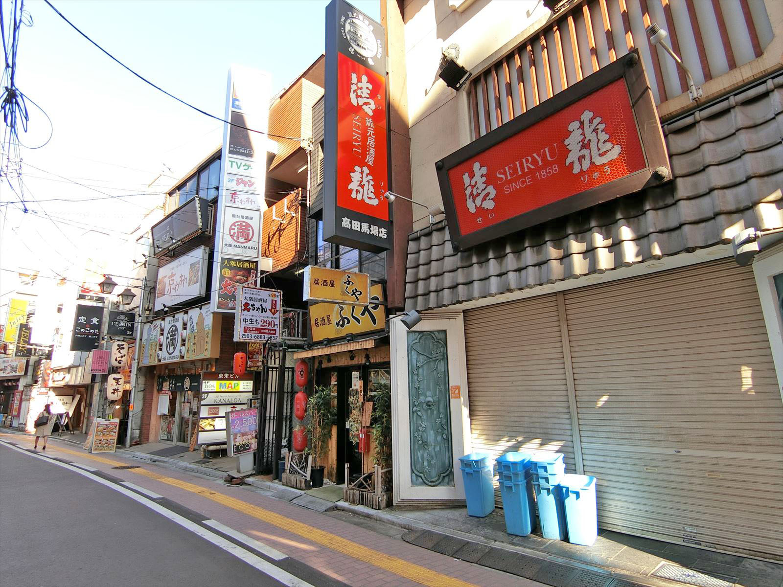 付近には飲食店が豊富