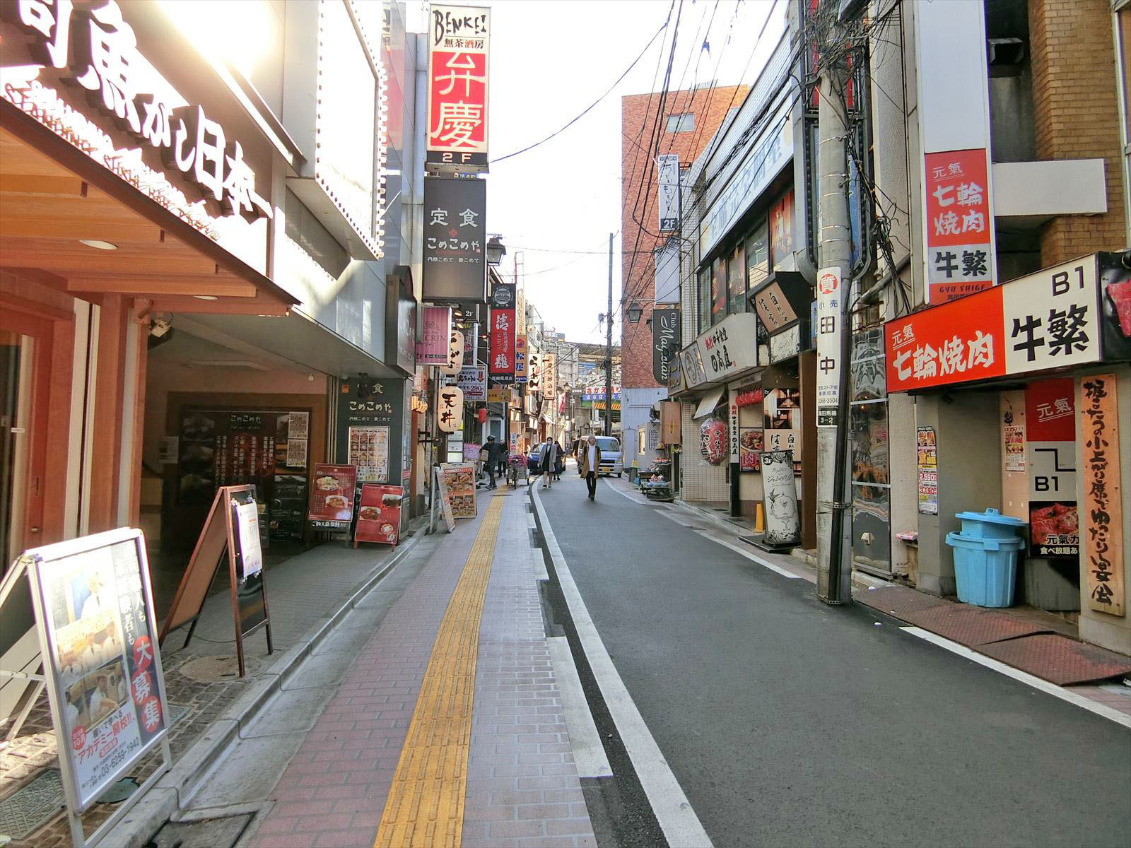 宝来ビル前面の通り