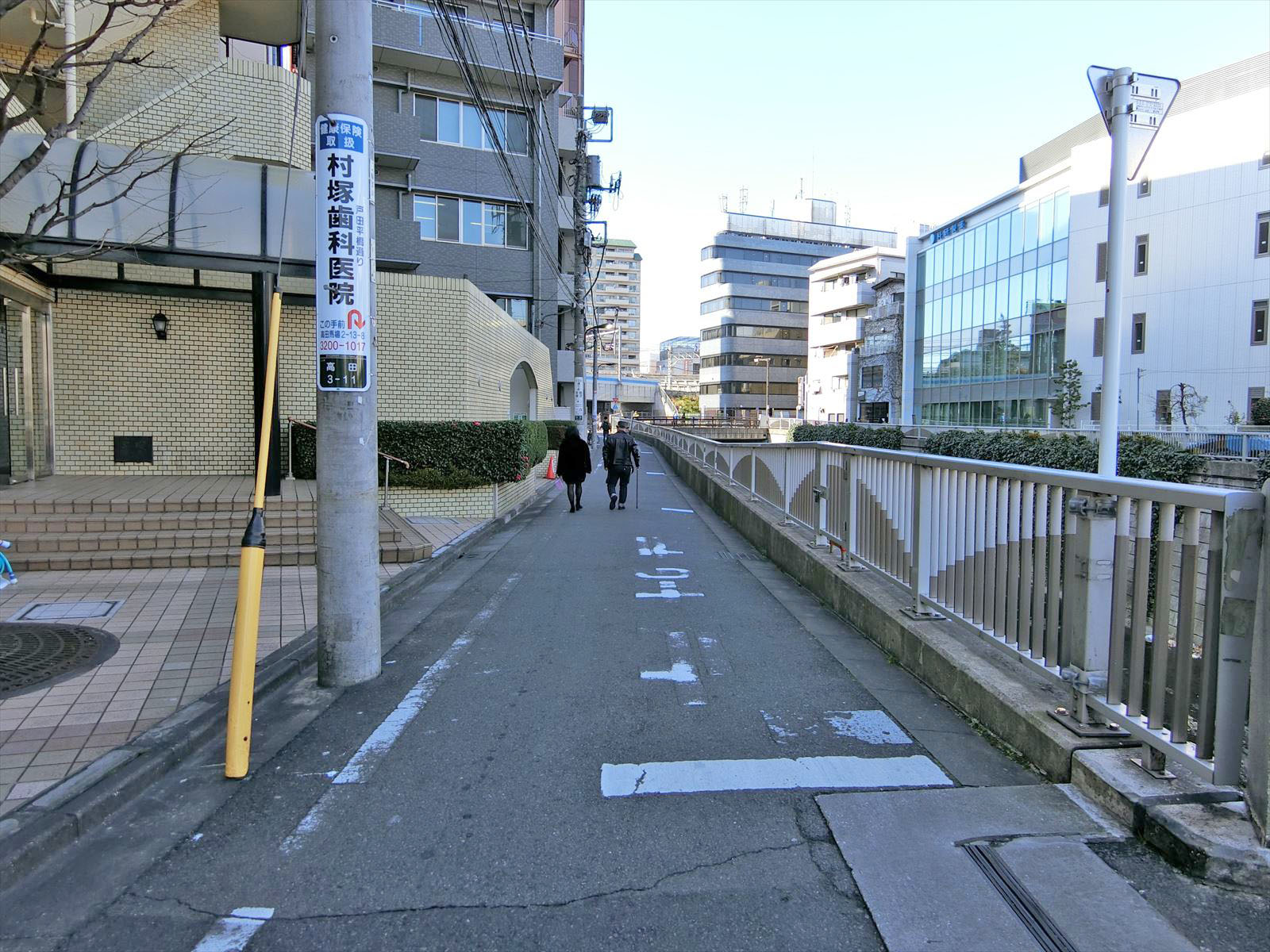 高田馬場シティハイツ前面の通り