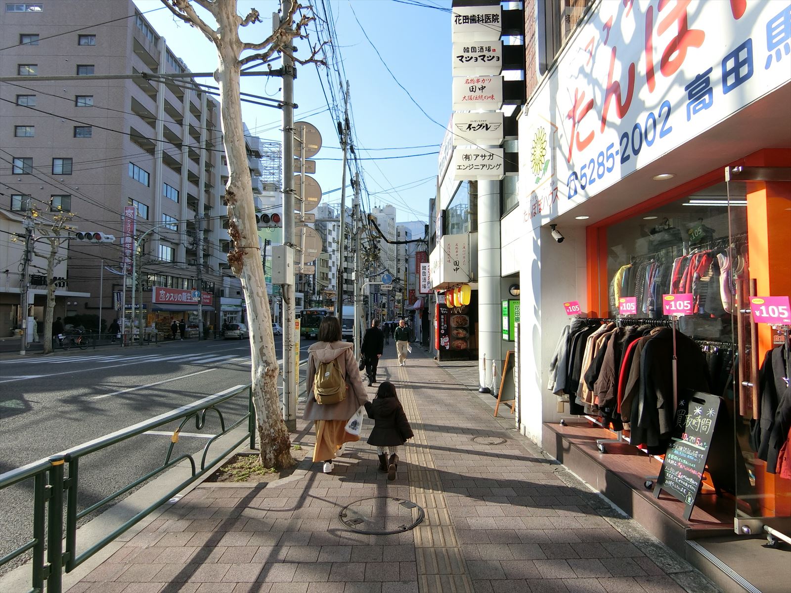 佐々木本館前面の通り