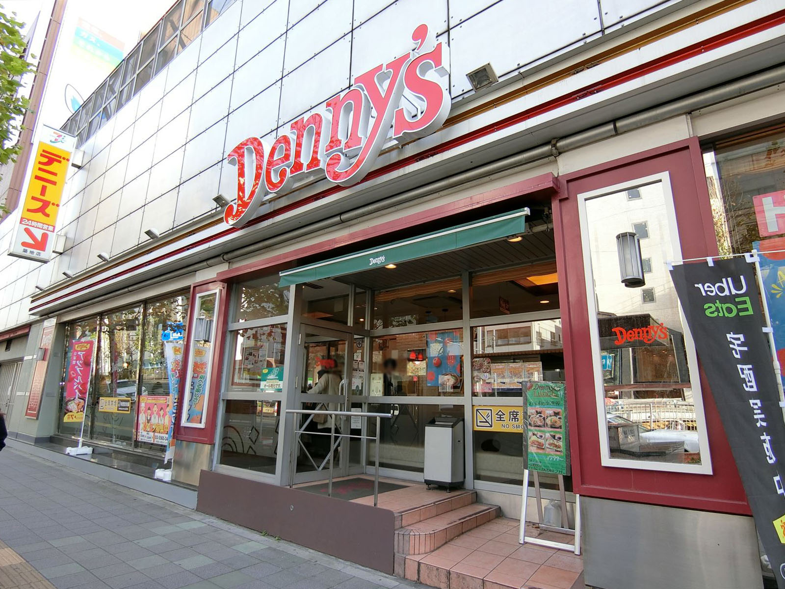 至近のデニーズ築地店