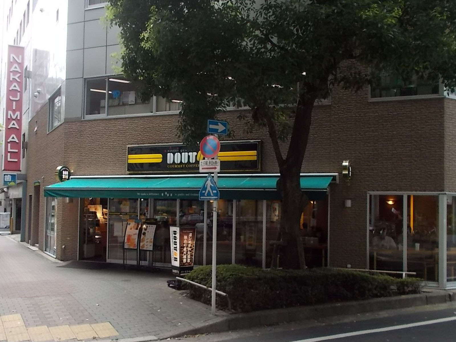 向かいのドトールコーヒー