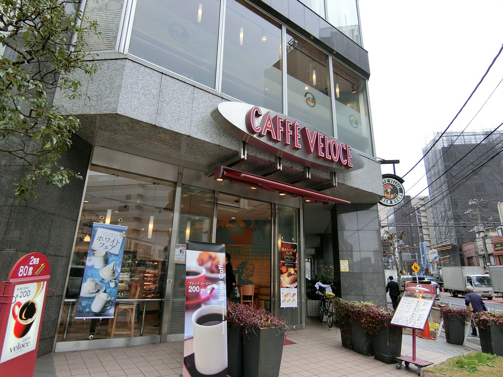 徒步2分のカフェ・ベローチェ　稲荷町店