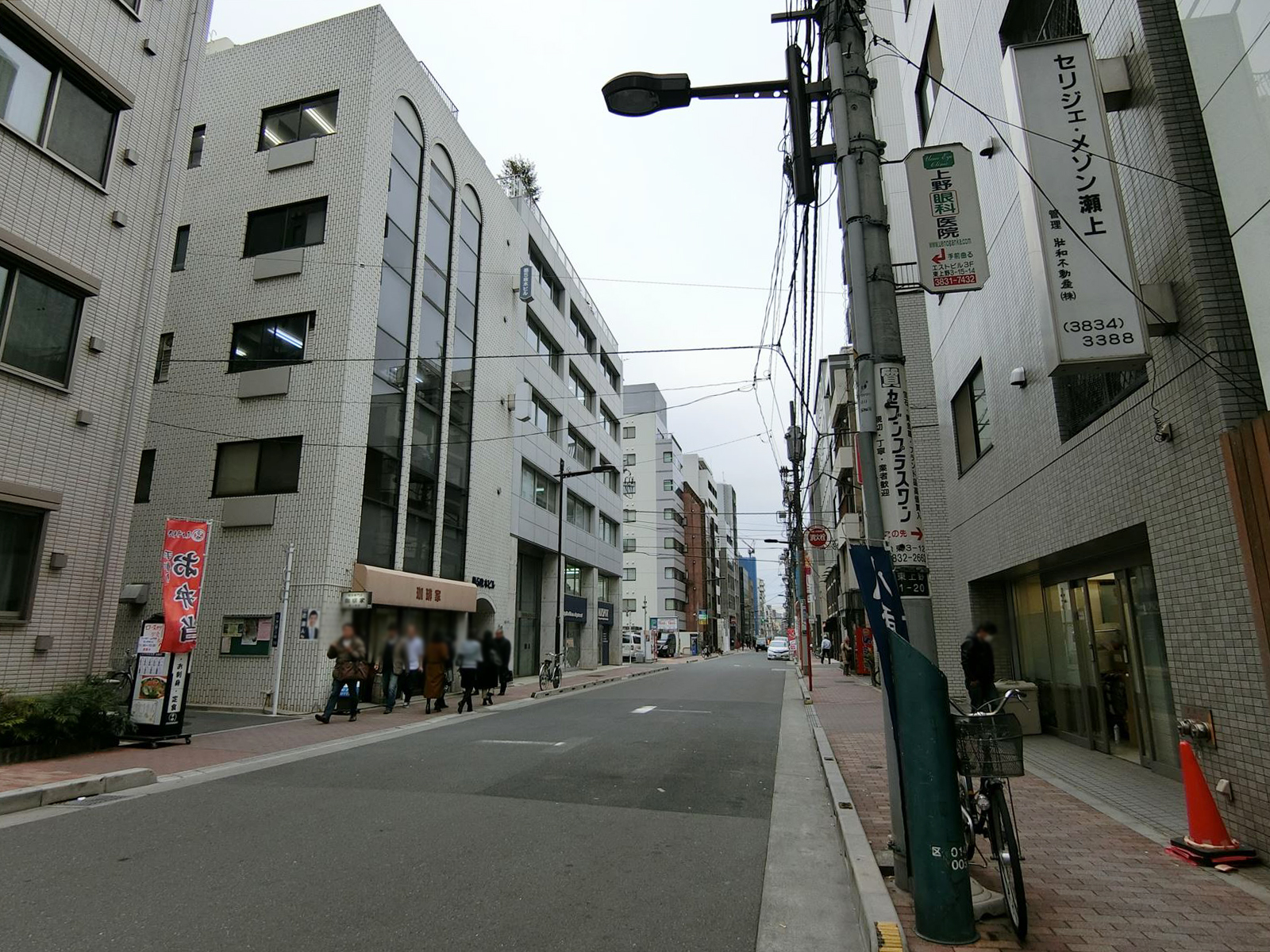 第3津多屋ビル前面の通り