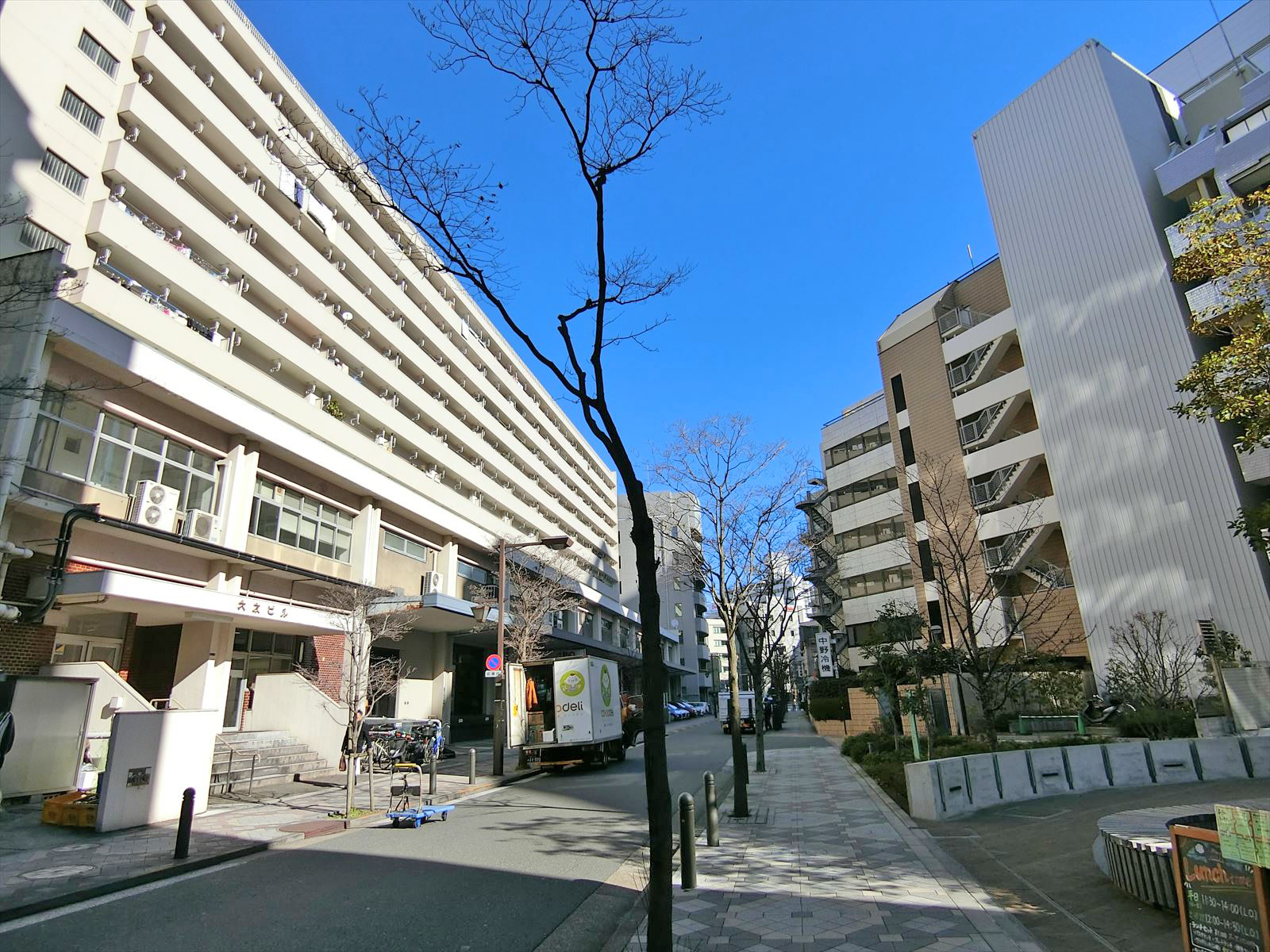 周辺は静かなエリア