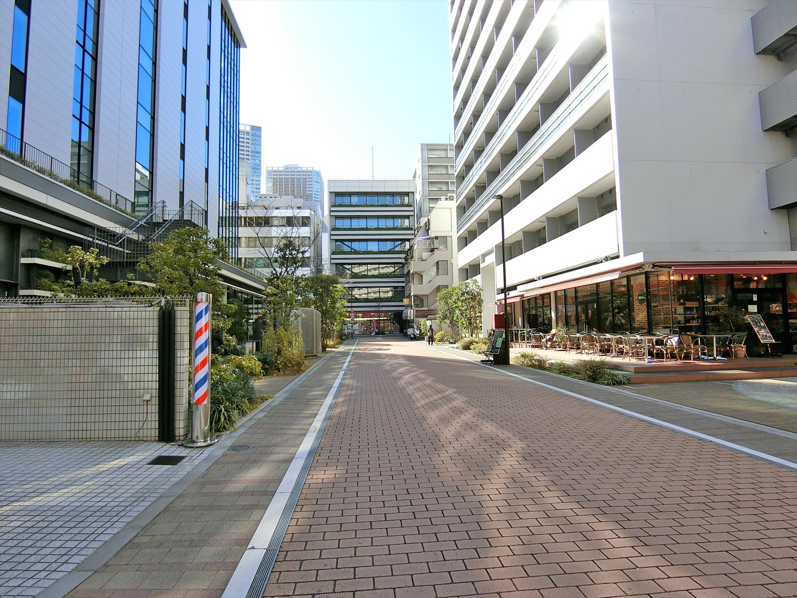 田町KSビル前面の通り