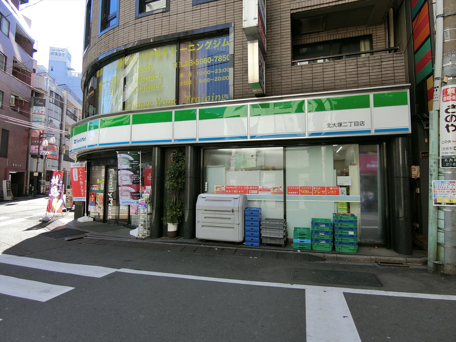 徒歩2分のファミリーマート
