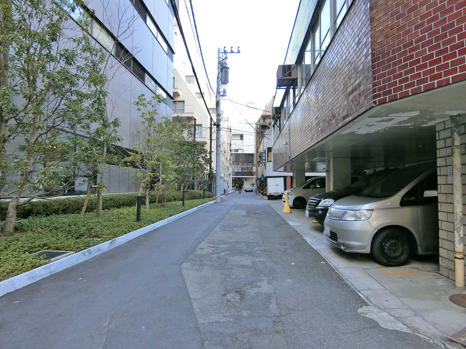 山和ビル前面の通り