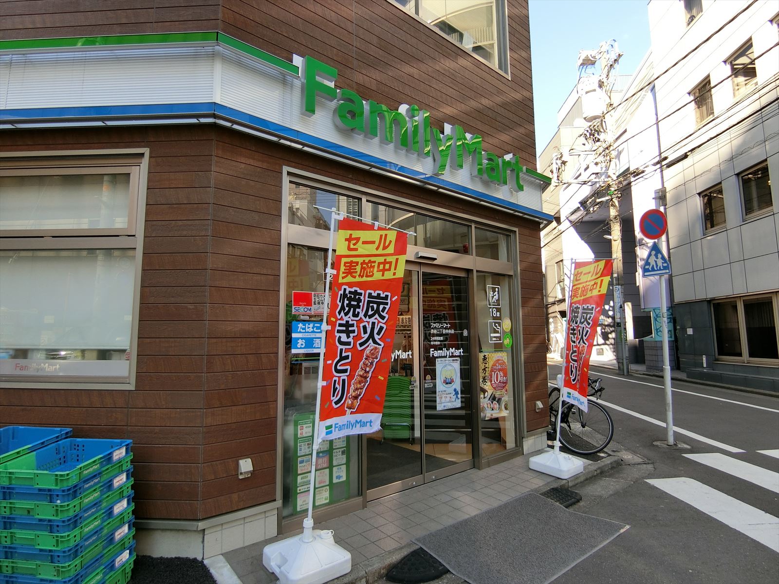 徒歩2分のファミリーマート