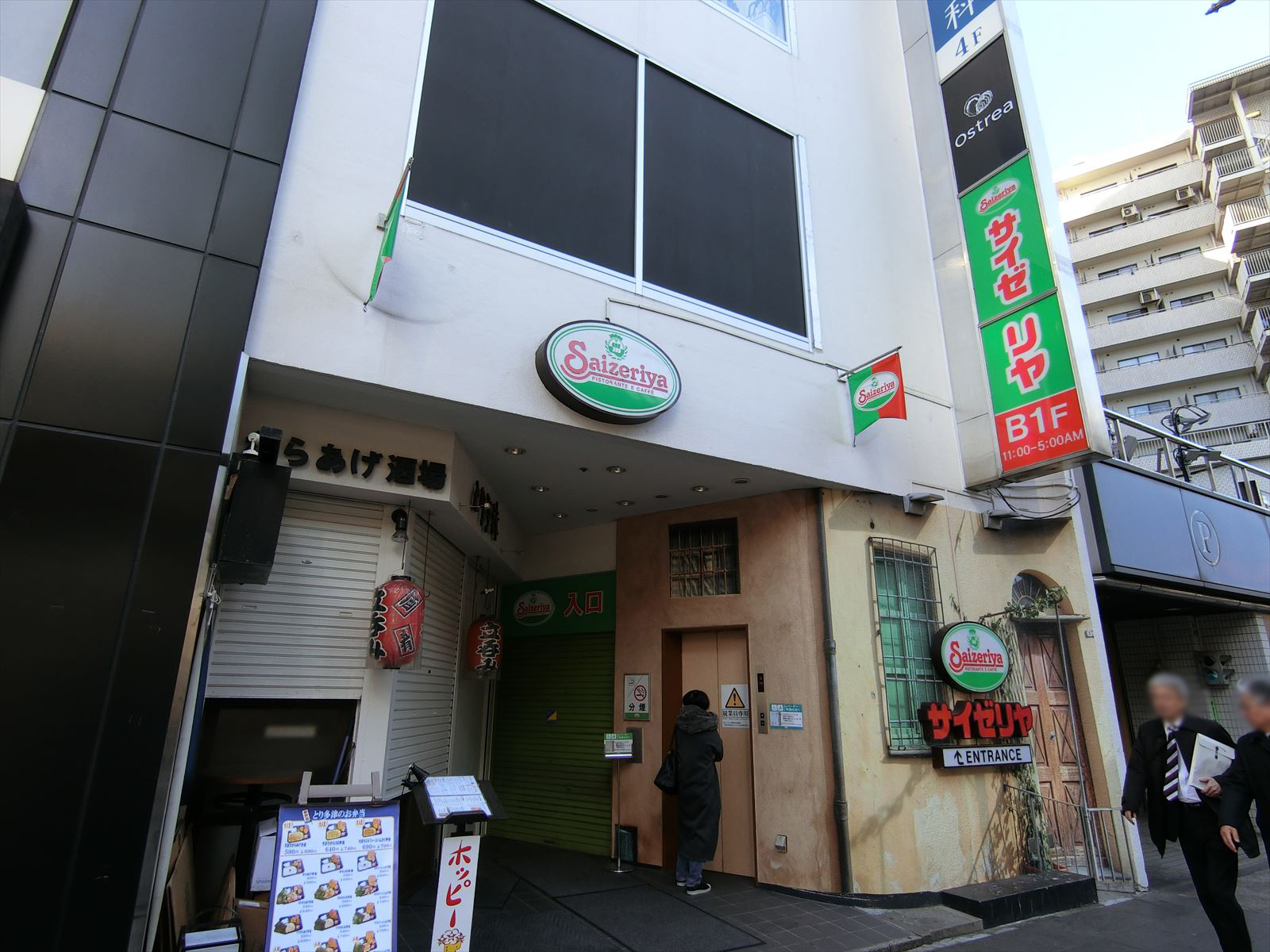 徒歩1分のサイゼリヤ六本木店