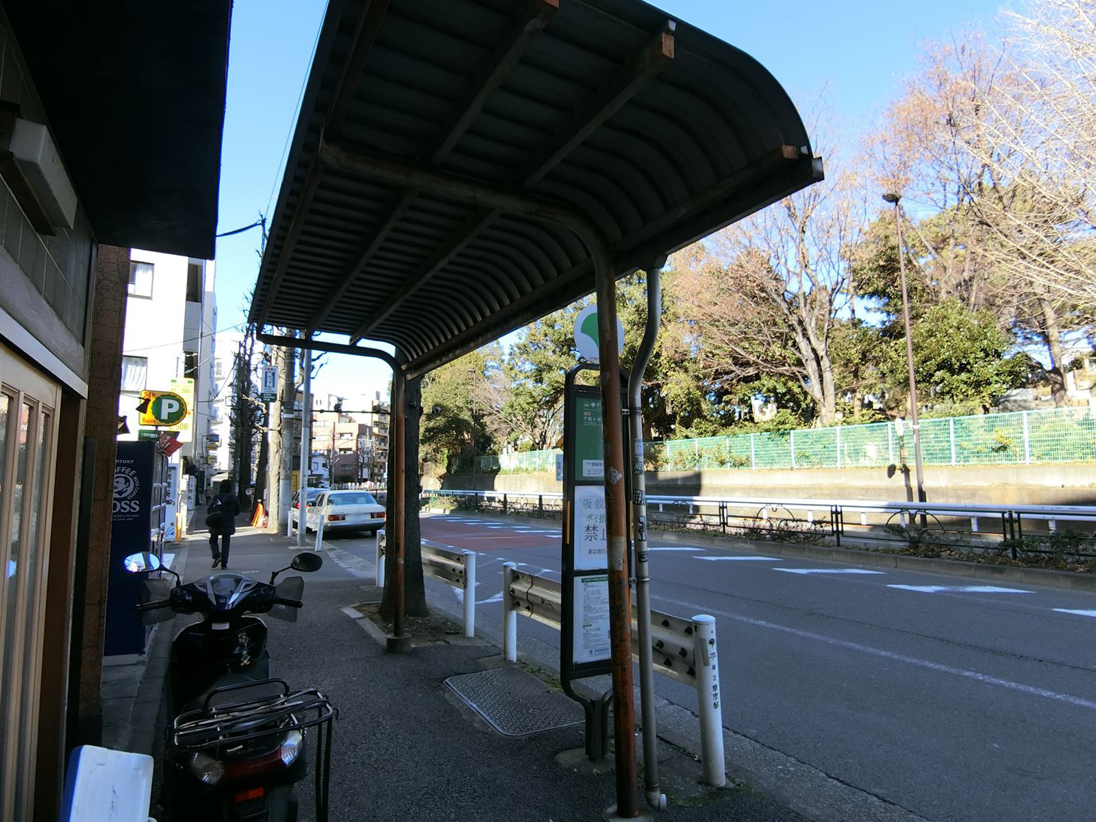 近くのバス停「西麻布二丁目」