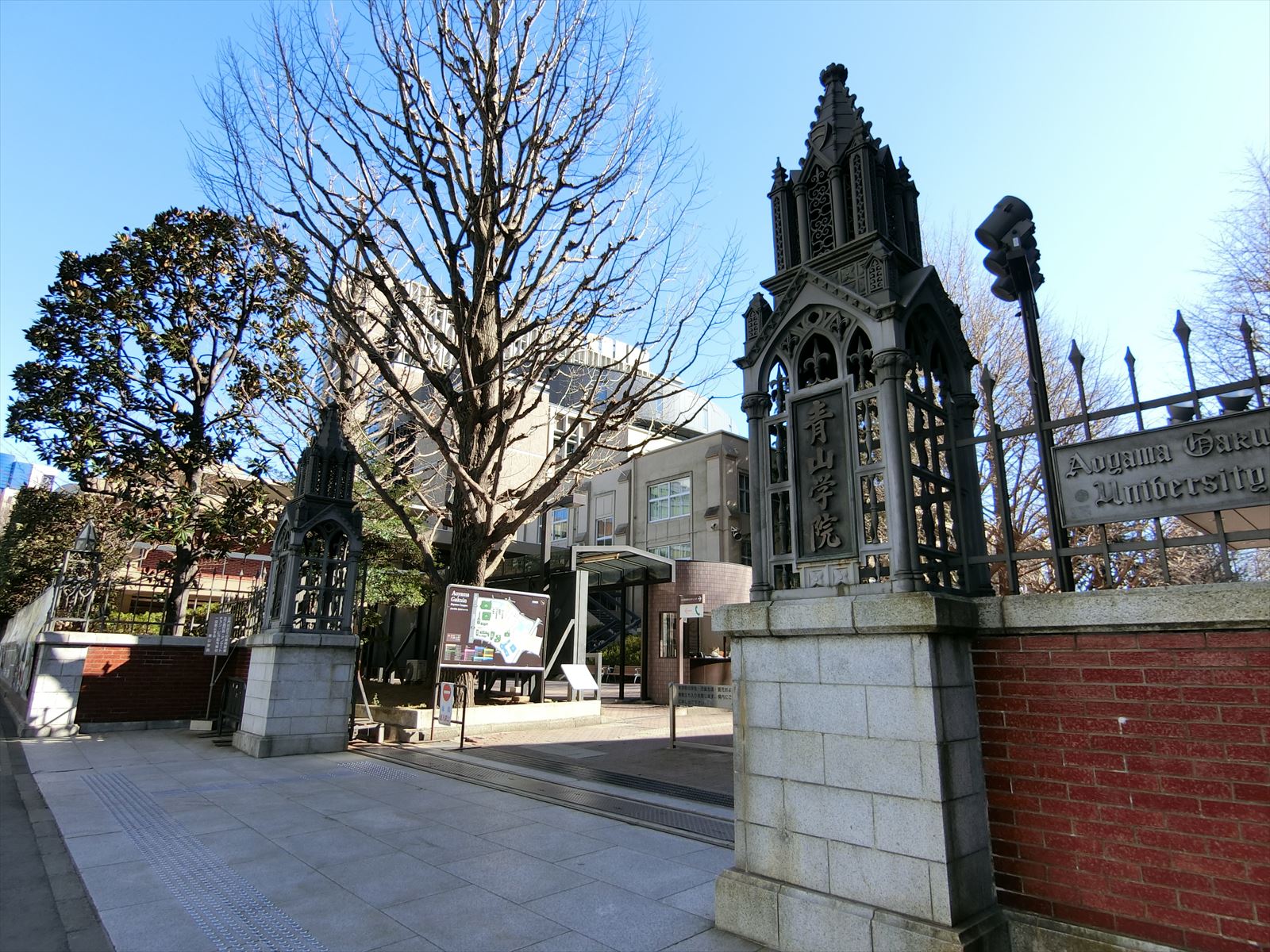 青山学院大学至近の立地