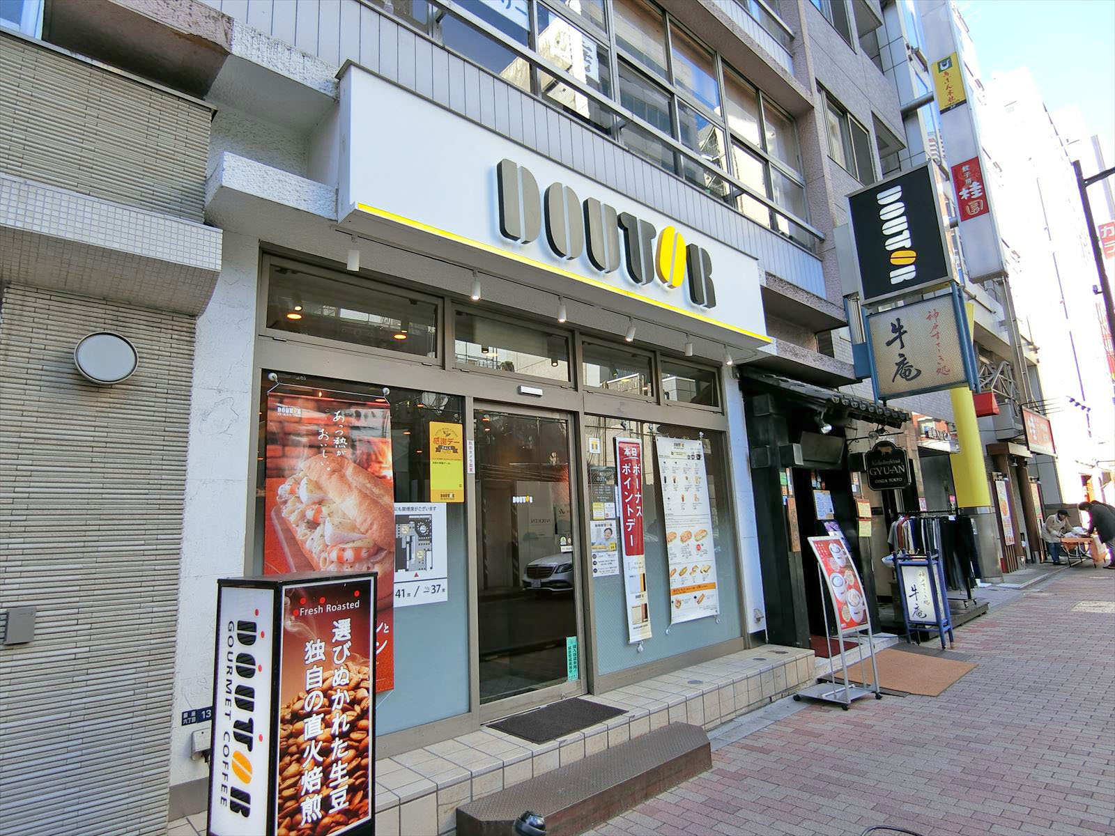 隣のドトール銀座六丁目店