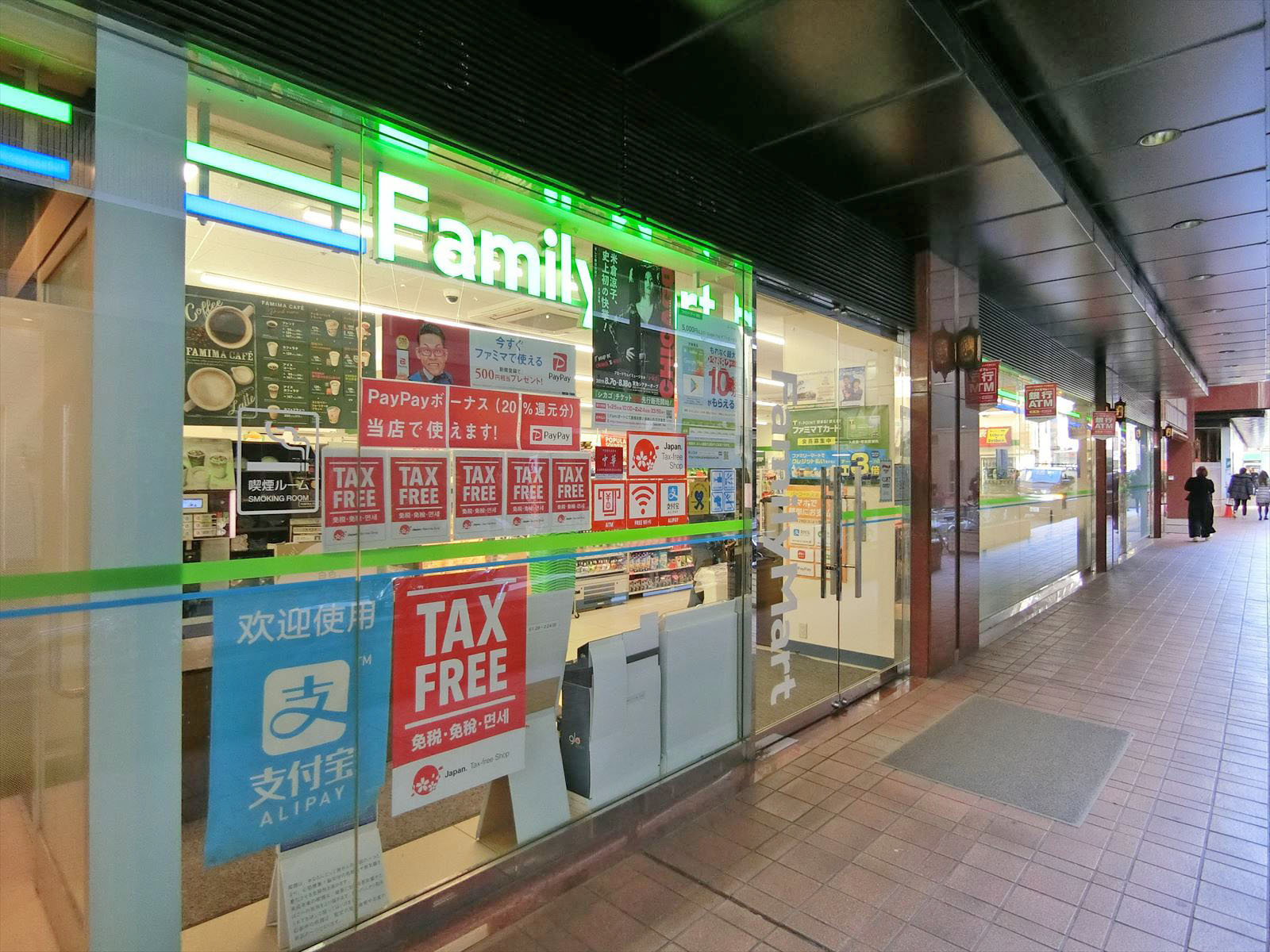 徒歩1分のファミリーマート銀座六丁目店