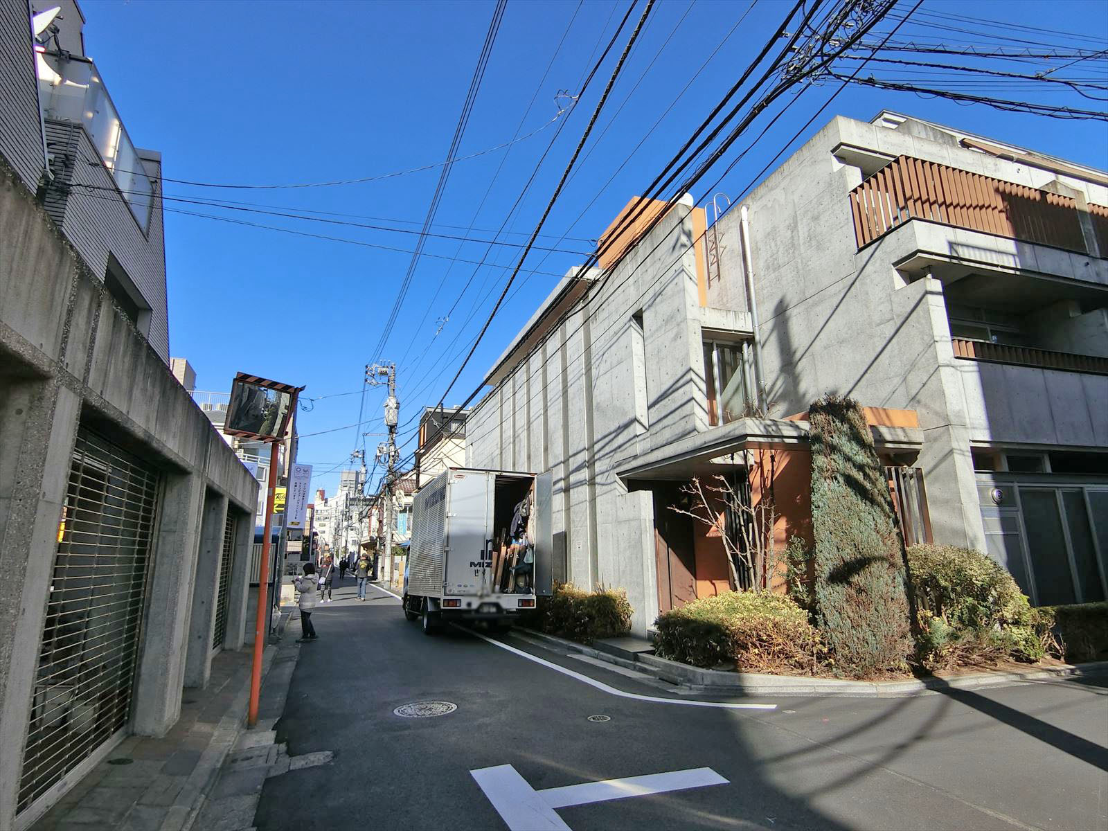 周辺は住宅街
