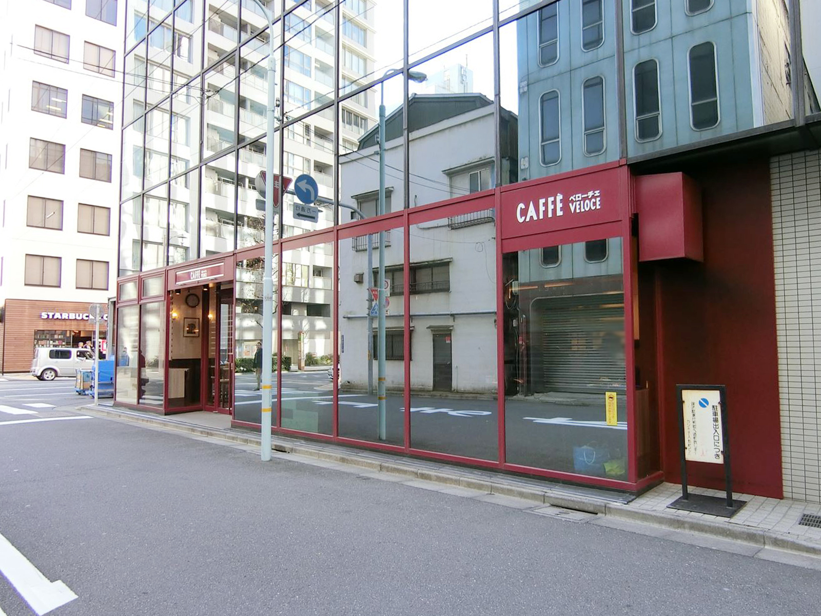 至近のカフェ・ベローチェ人形町店