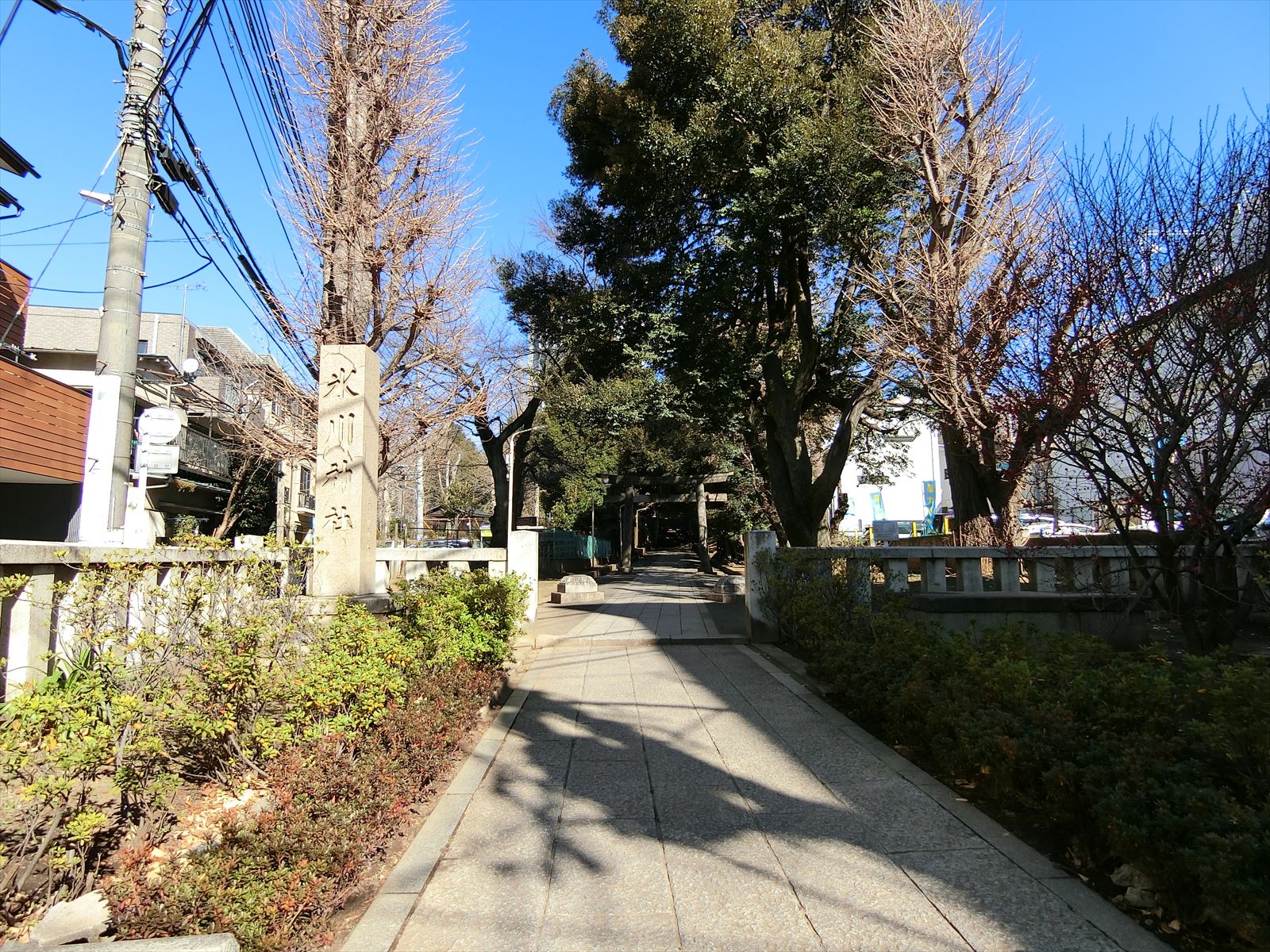 近くにある氷川神社