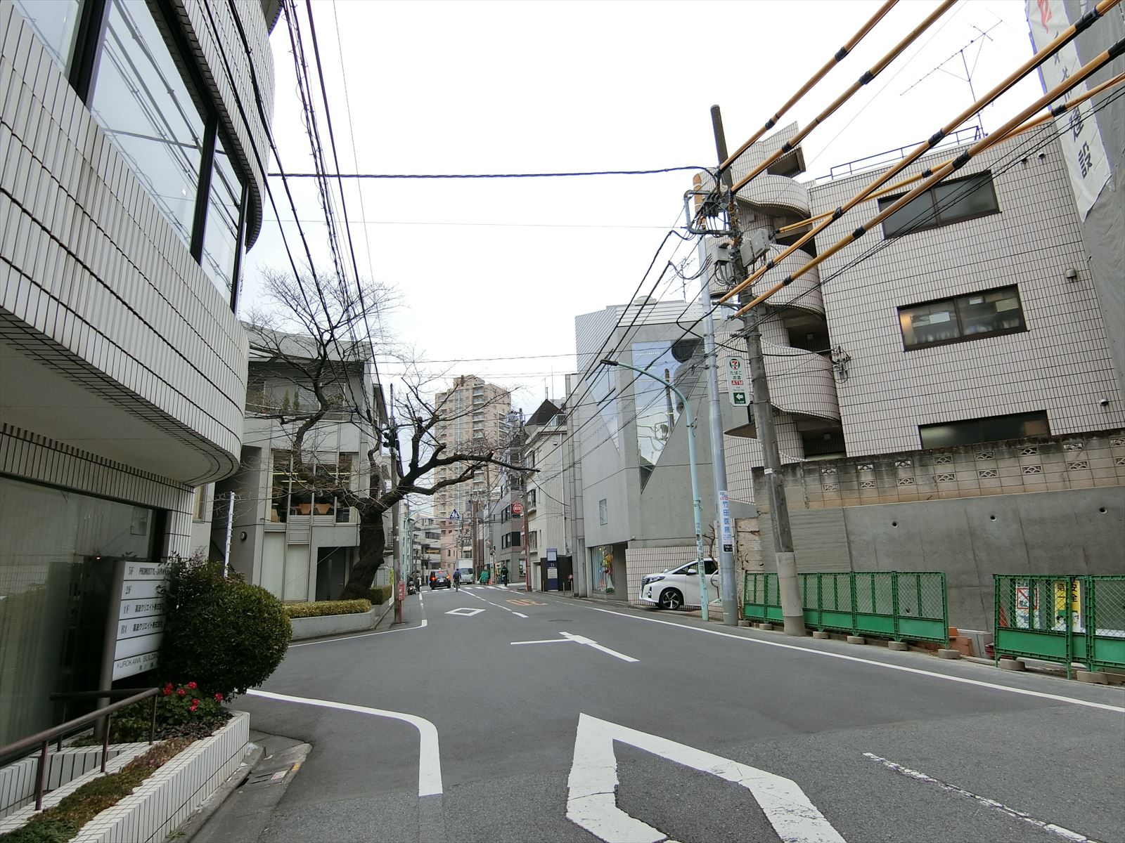 クロカワビル前面の通り