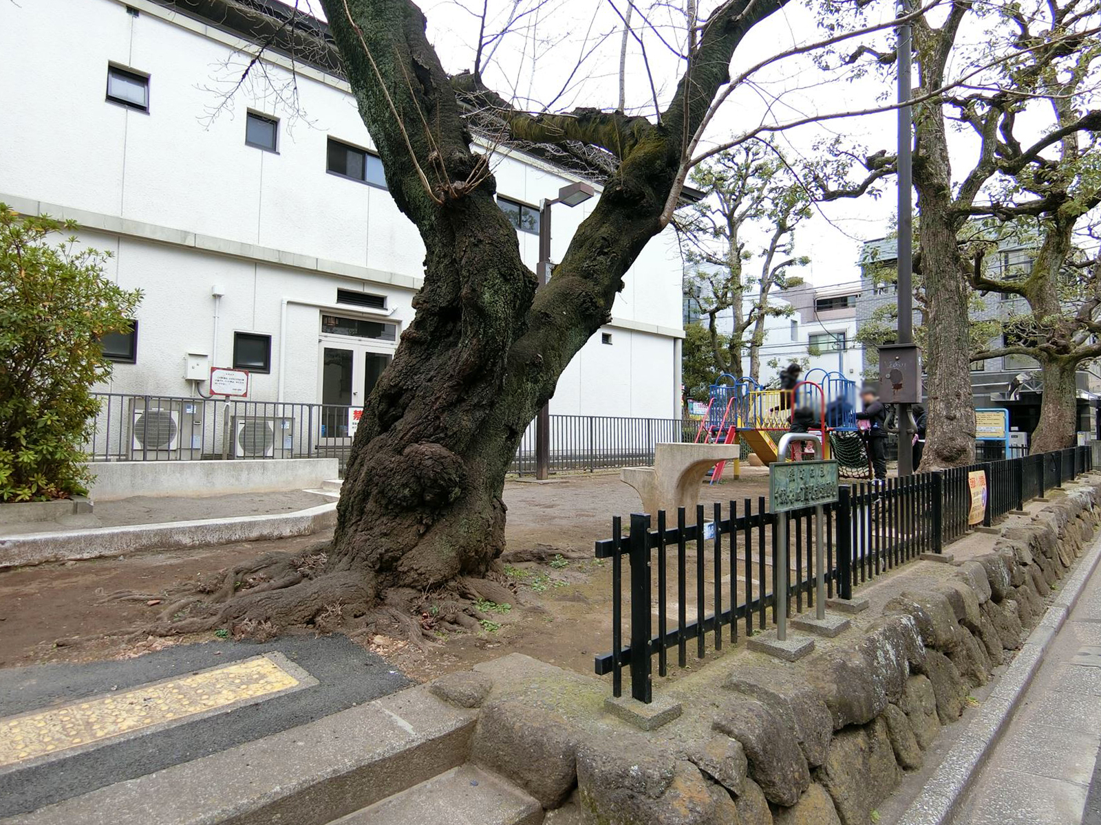 徒歩3分の千駄ヶ谷四丁目児童遊園地