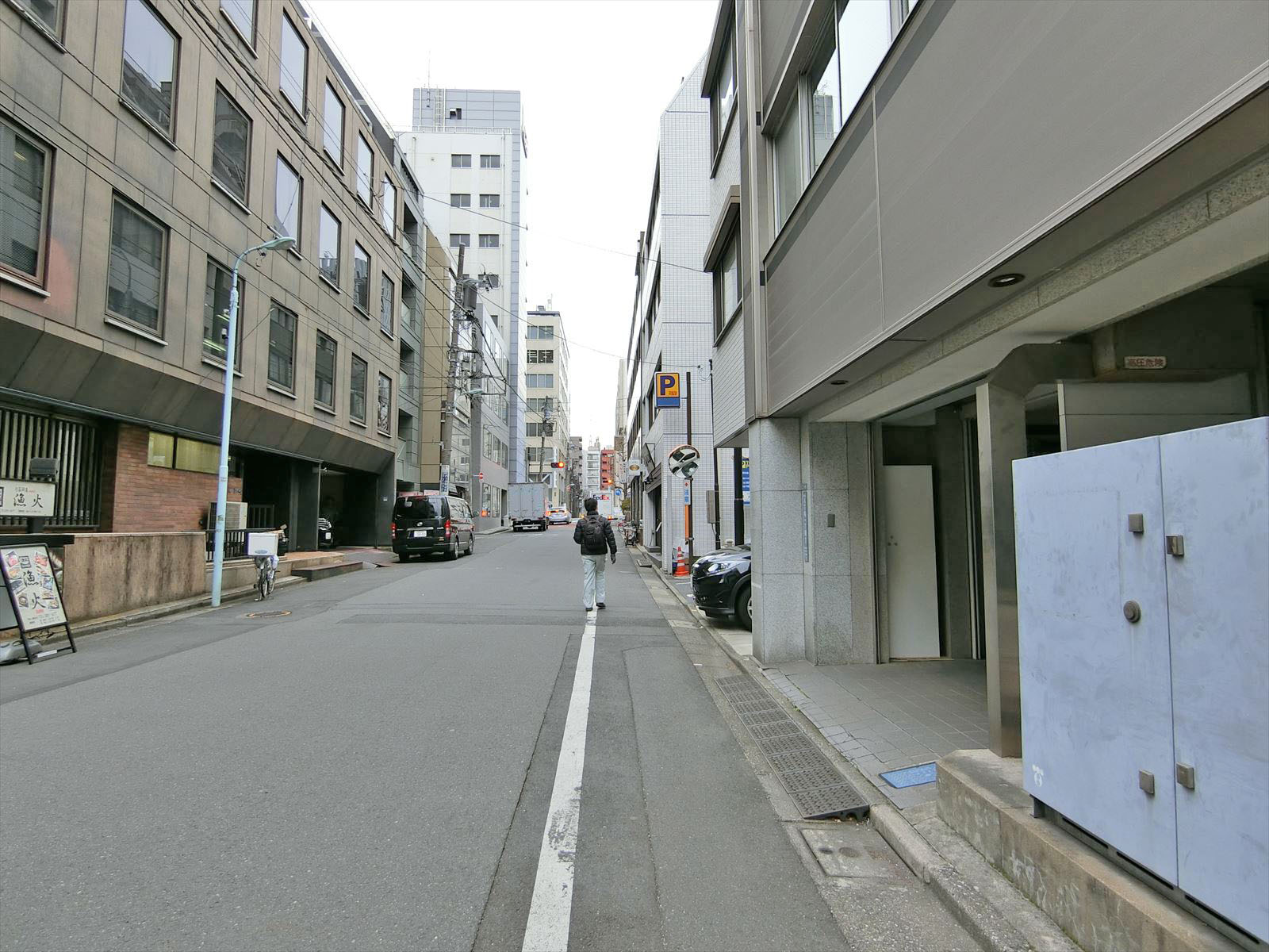 下野ビル前面の通り