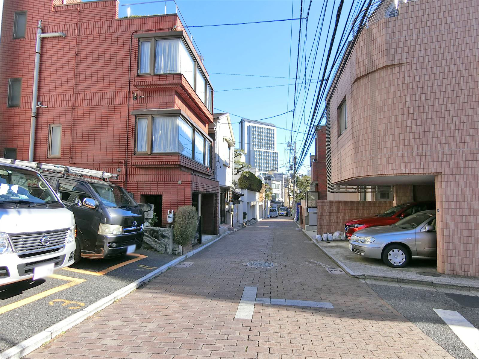 周辺は住宅地