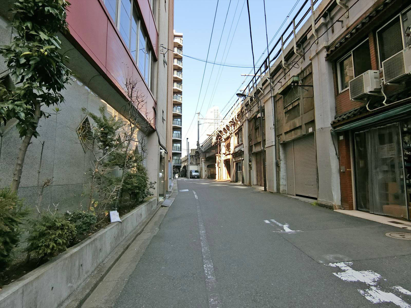洋装社ビル前面の通り
