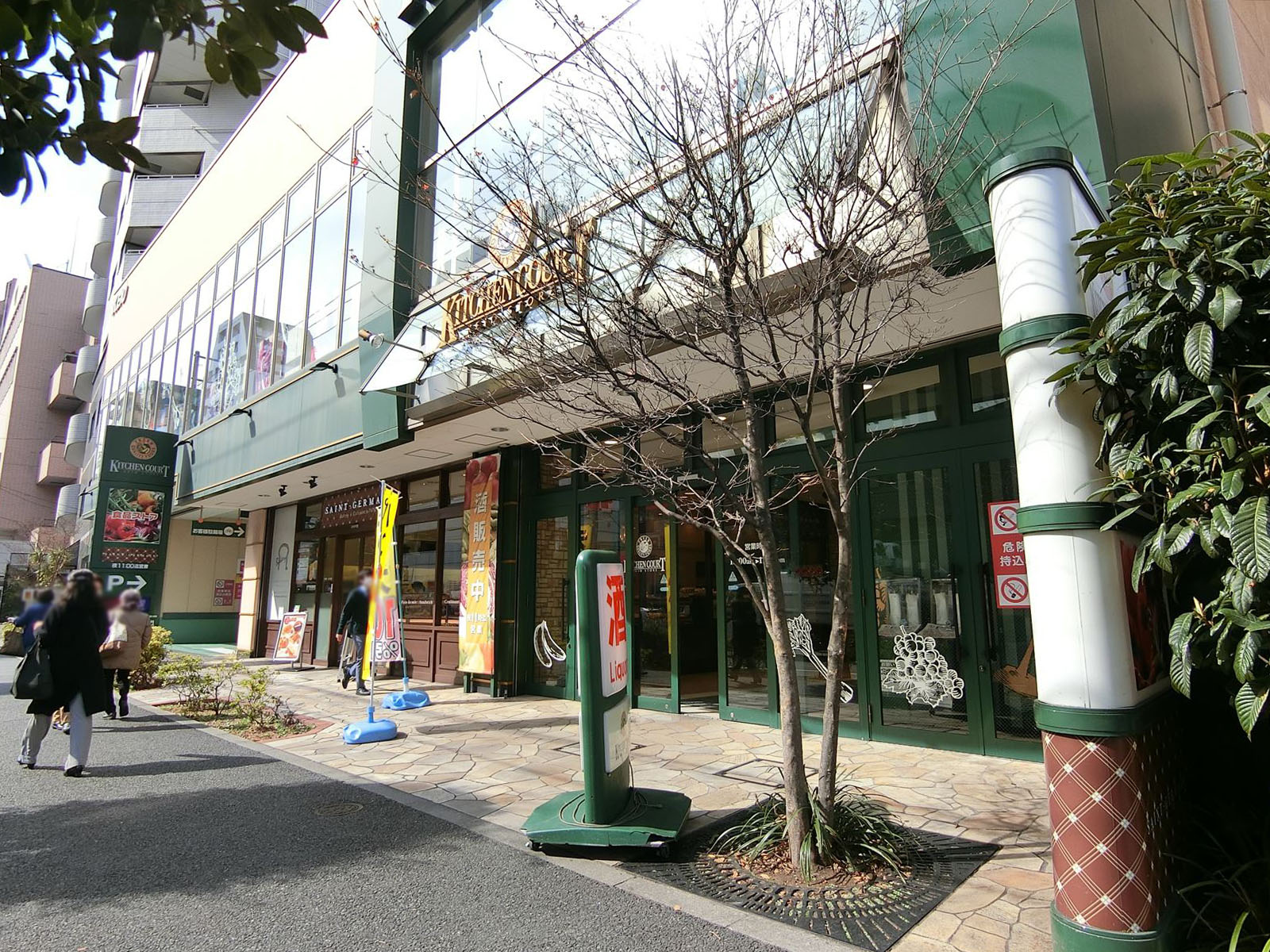 付近のウエルシア新宿牛込店