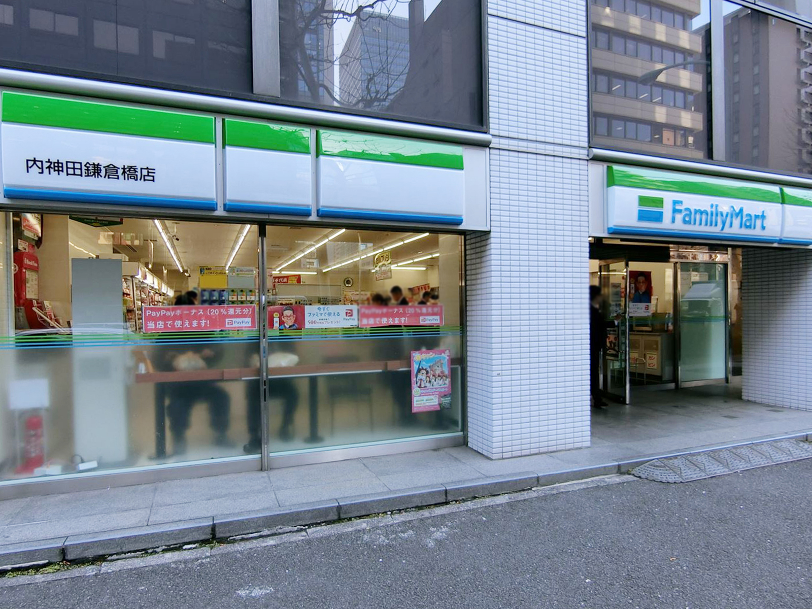 徒歩1分のファミリーマート