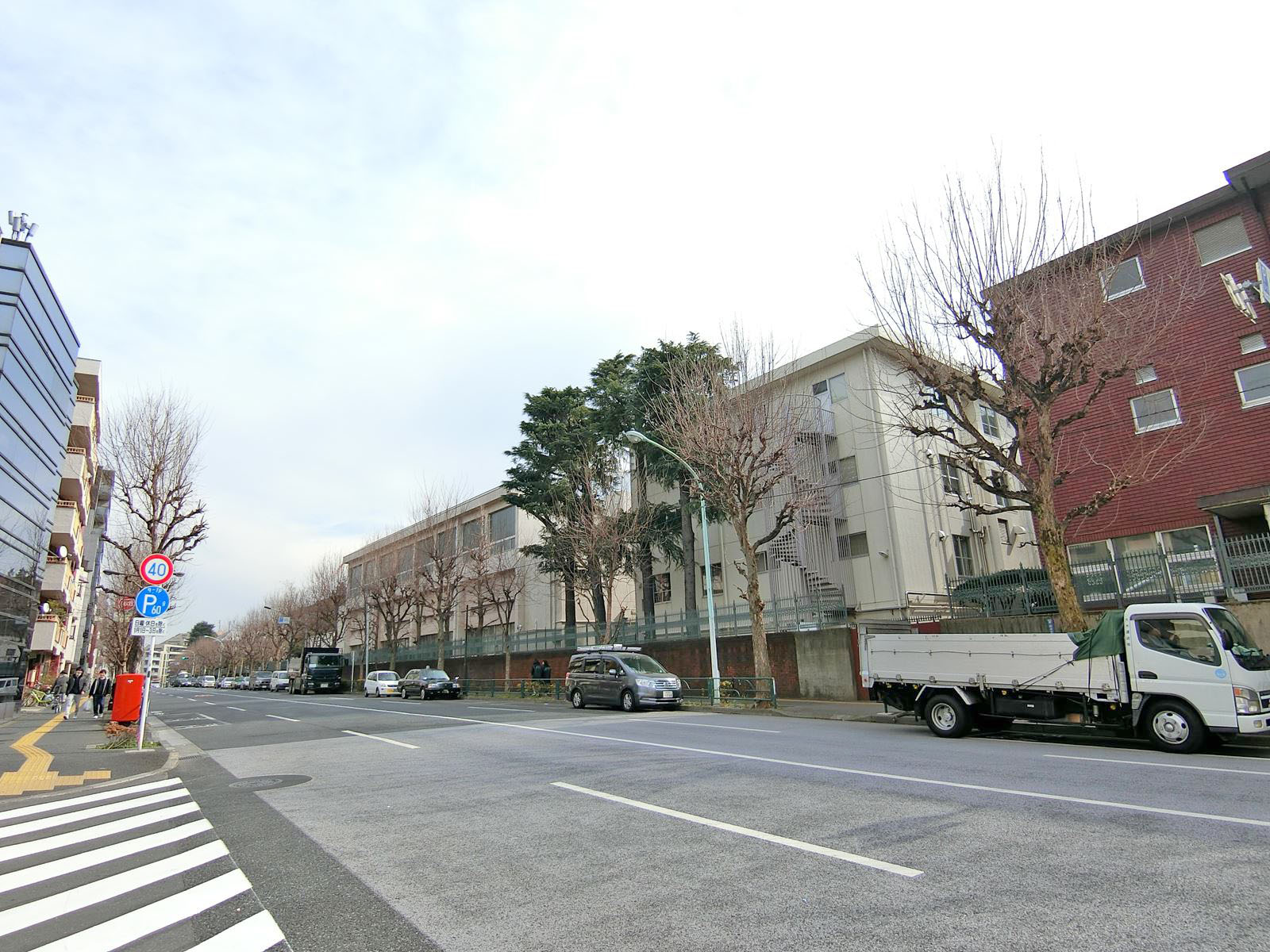 大通り沿いに立地