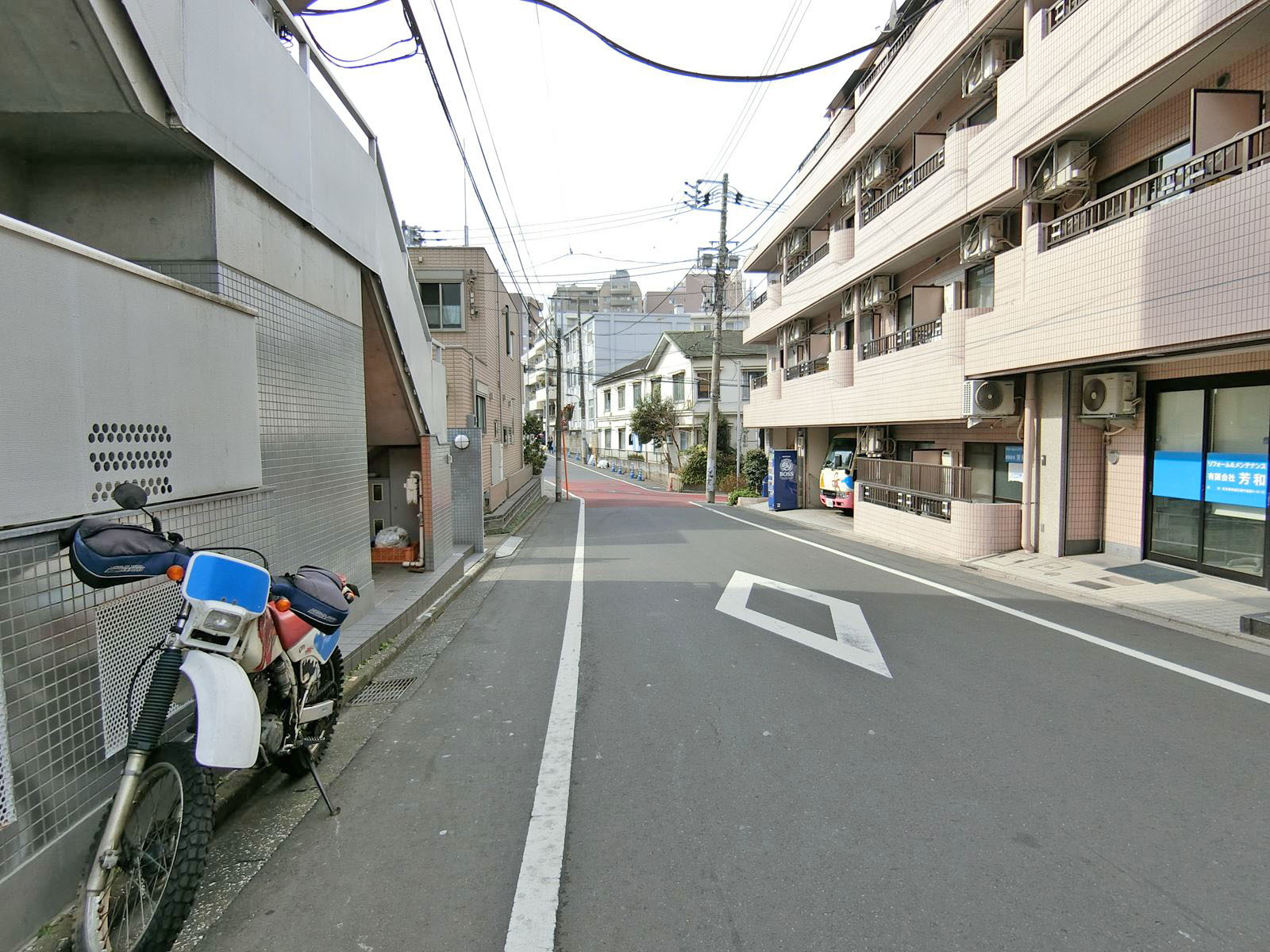アファブル西早稲田前面の通り