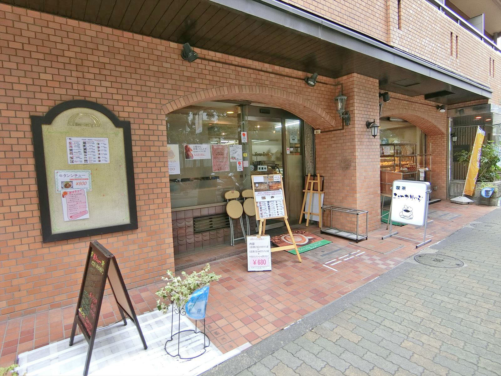近くの喫茶店ニューブリッジ