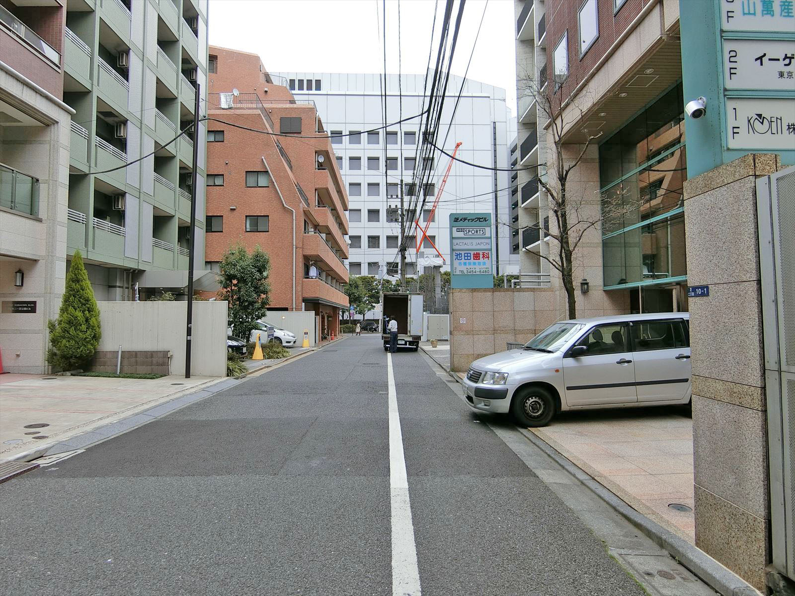 田中ビル前面の通り