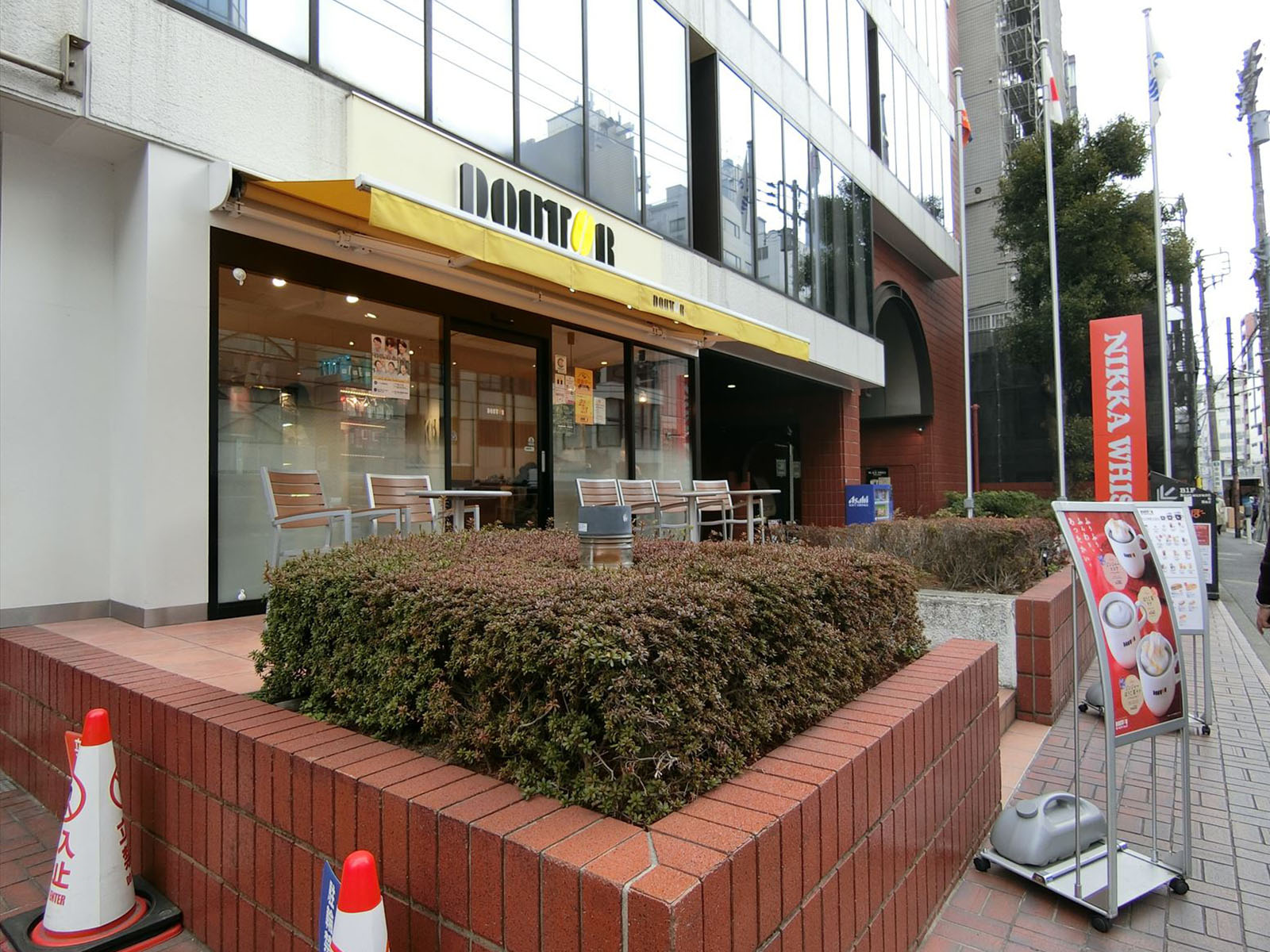 近くのドトールコーヒー