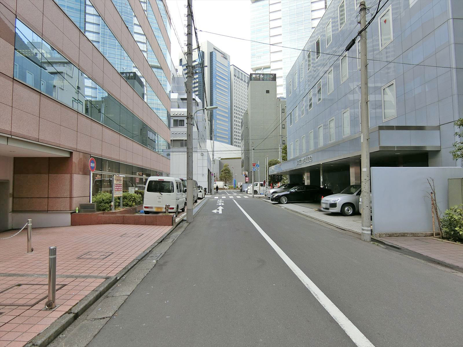 芝ビル前面の通り