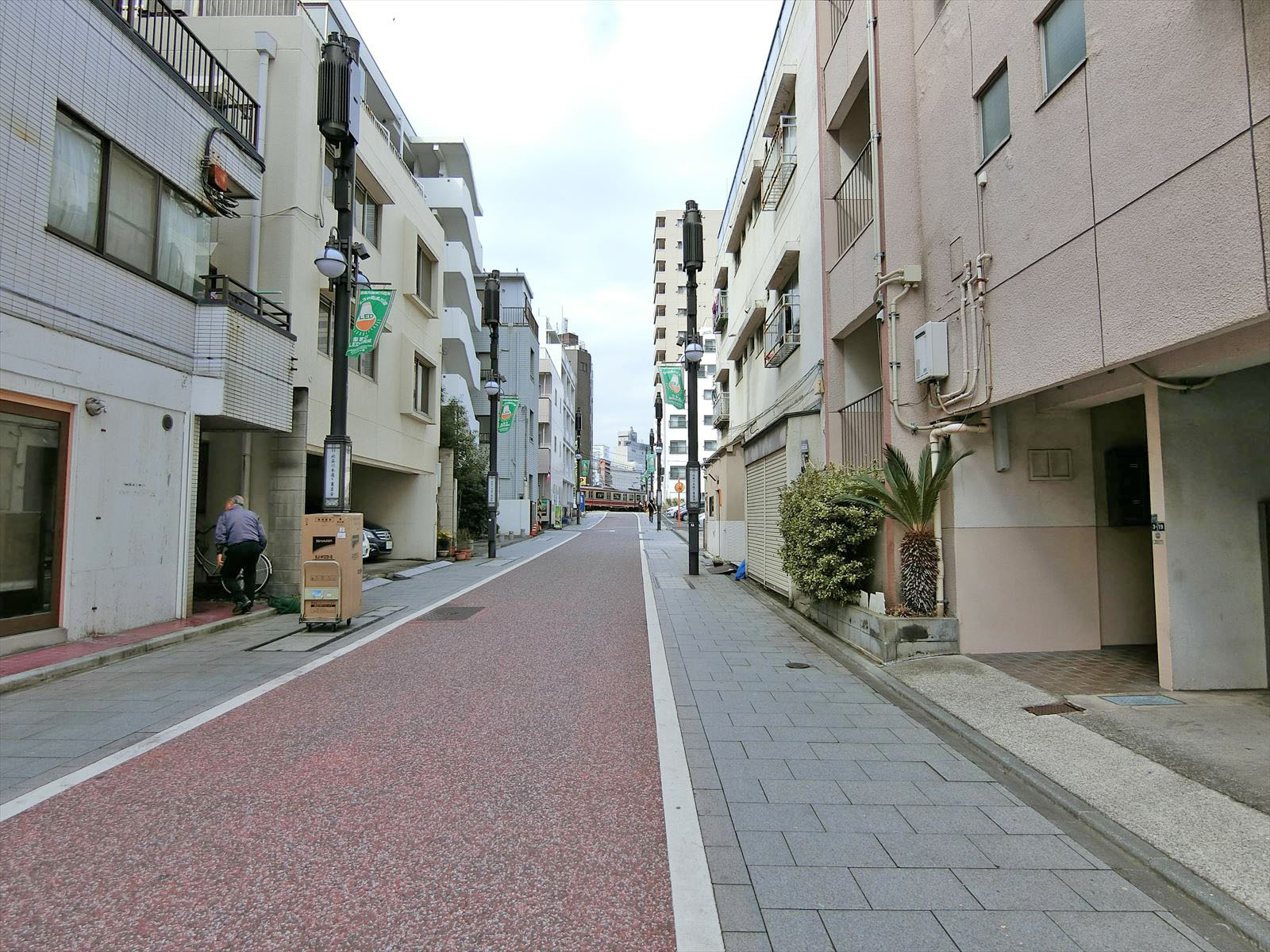 アドバンス上地前面の通り