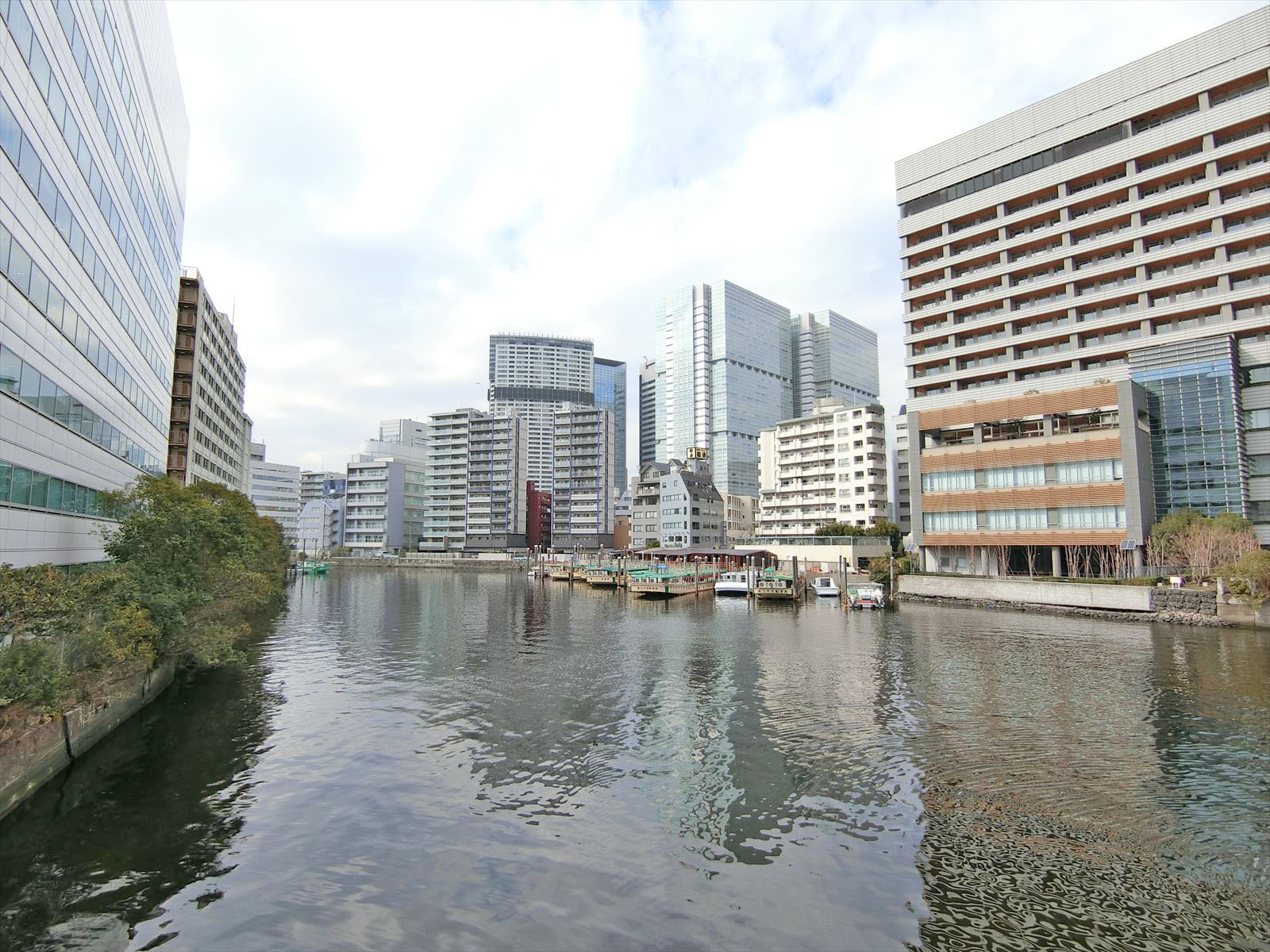 近くを流れる天王洲運河