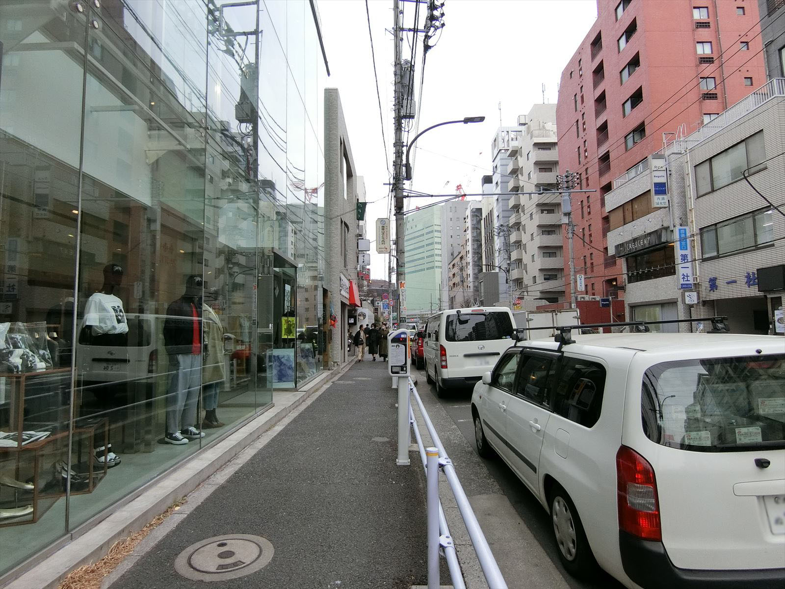 前面の骨董通り