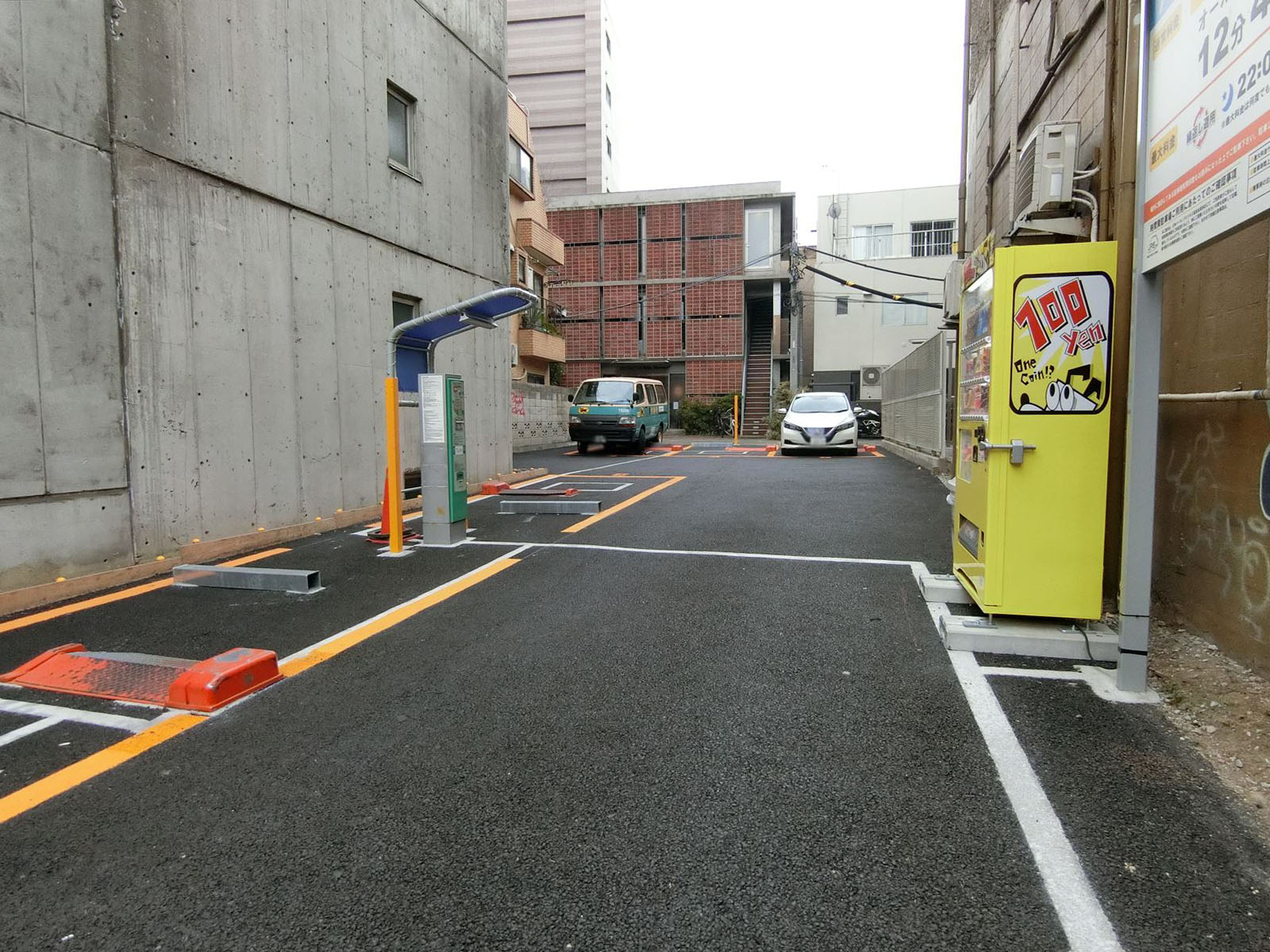 向かいのコインパーキング