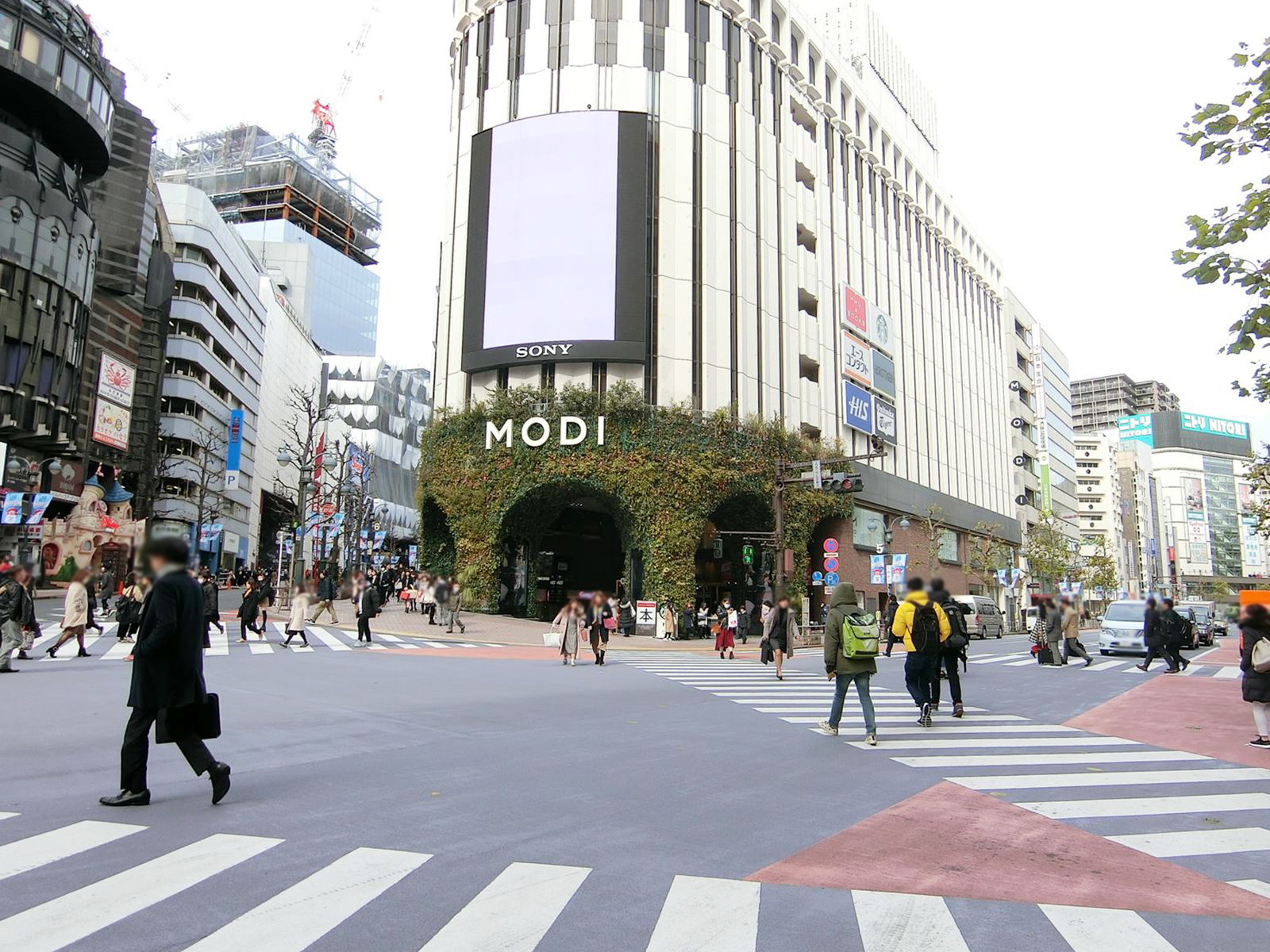 周辺はオフィスや店舗が多いエリア