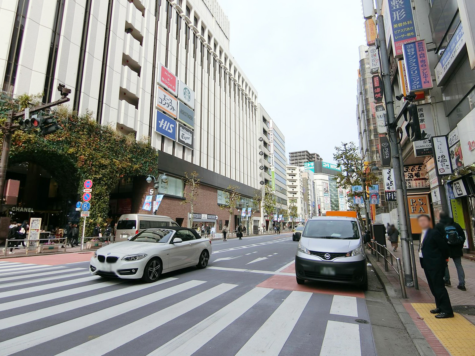 岩本ビル前面の通り