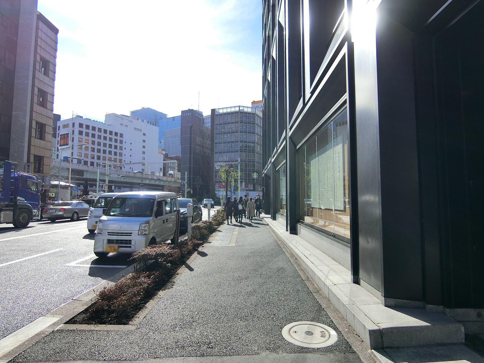 スルガビル前面の通り