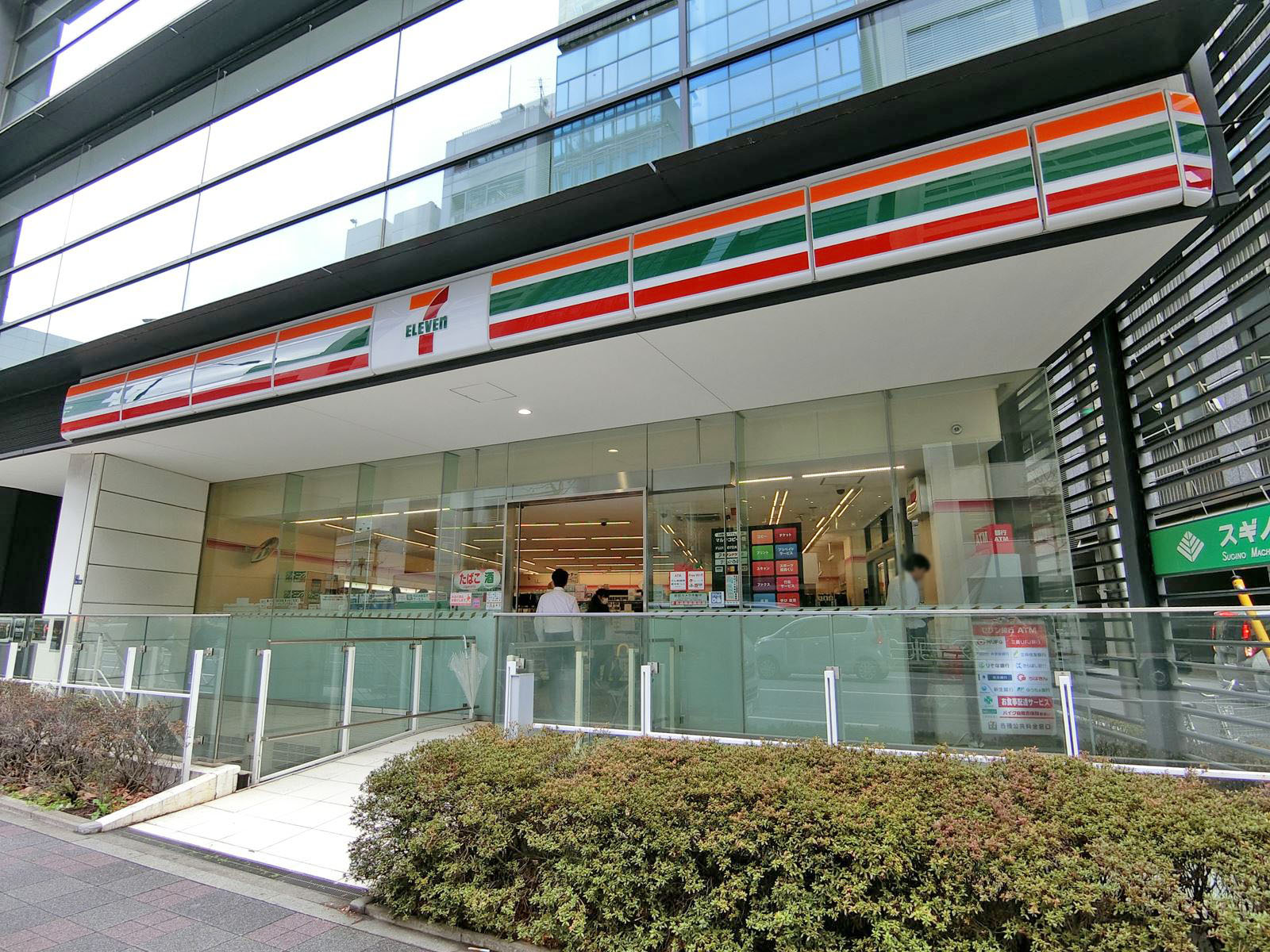 徒歩1分のセブンイレブン日本橋本町一丁目店
