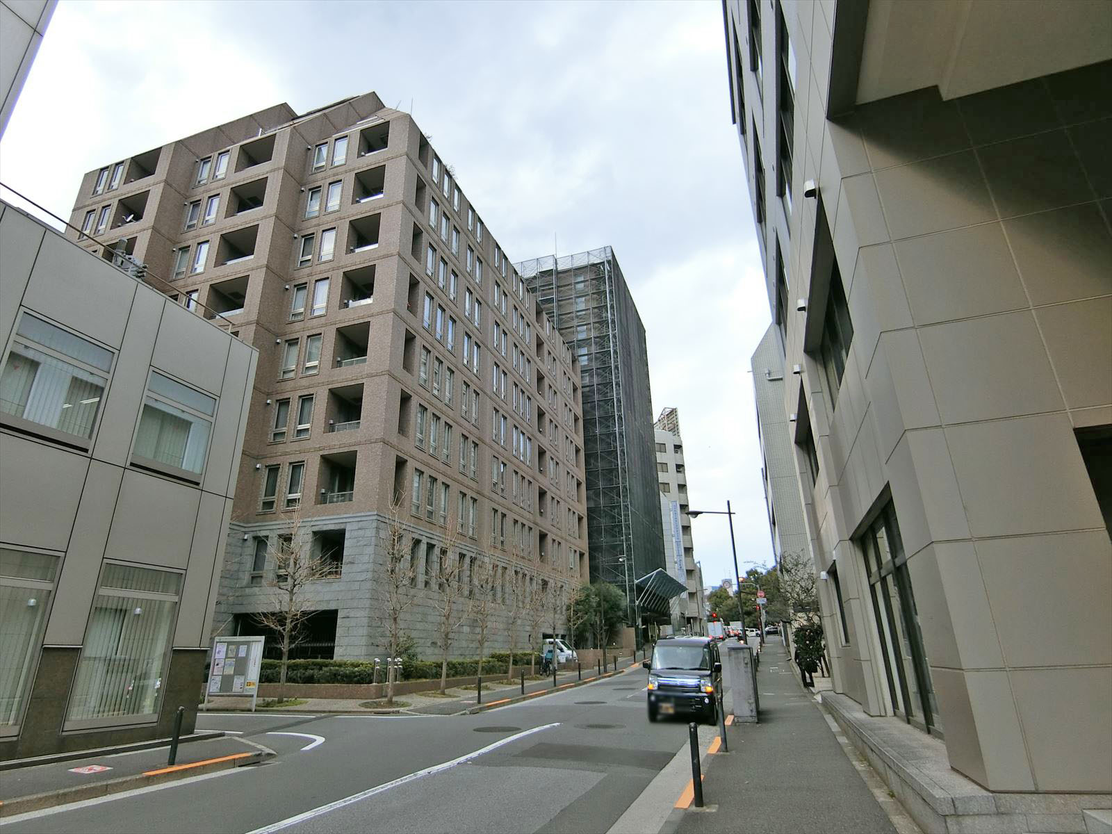 周辺は静かなエリア